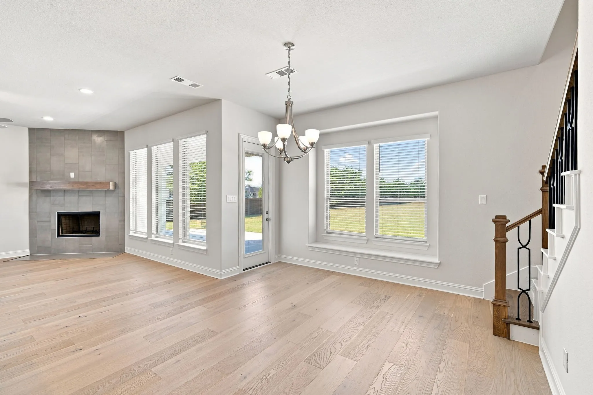 Single Family Residence For Sale in Ellis County , 801 Brandi Ridge Drive, Midlothian, Texas 76065, 4 Bedroom, 4 Bathroom, 2 Garage spaces, 3,210 Sqft, built in 2023, mls#21379709, Real Estate Agent in Midlothian, Homes For Sale in Ellis county, Homes For Sale in Midlothian, Realtor in Midlothian Texas, Real Estate Brokerage Independent Realty Texas, Luminita Cordes Realtor