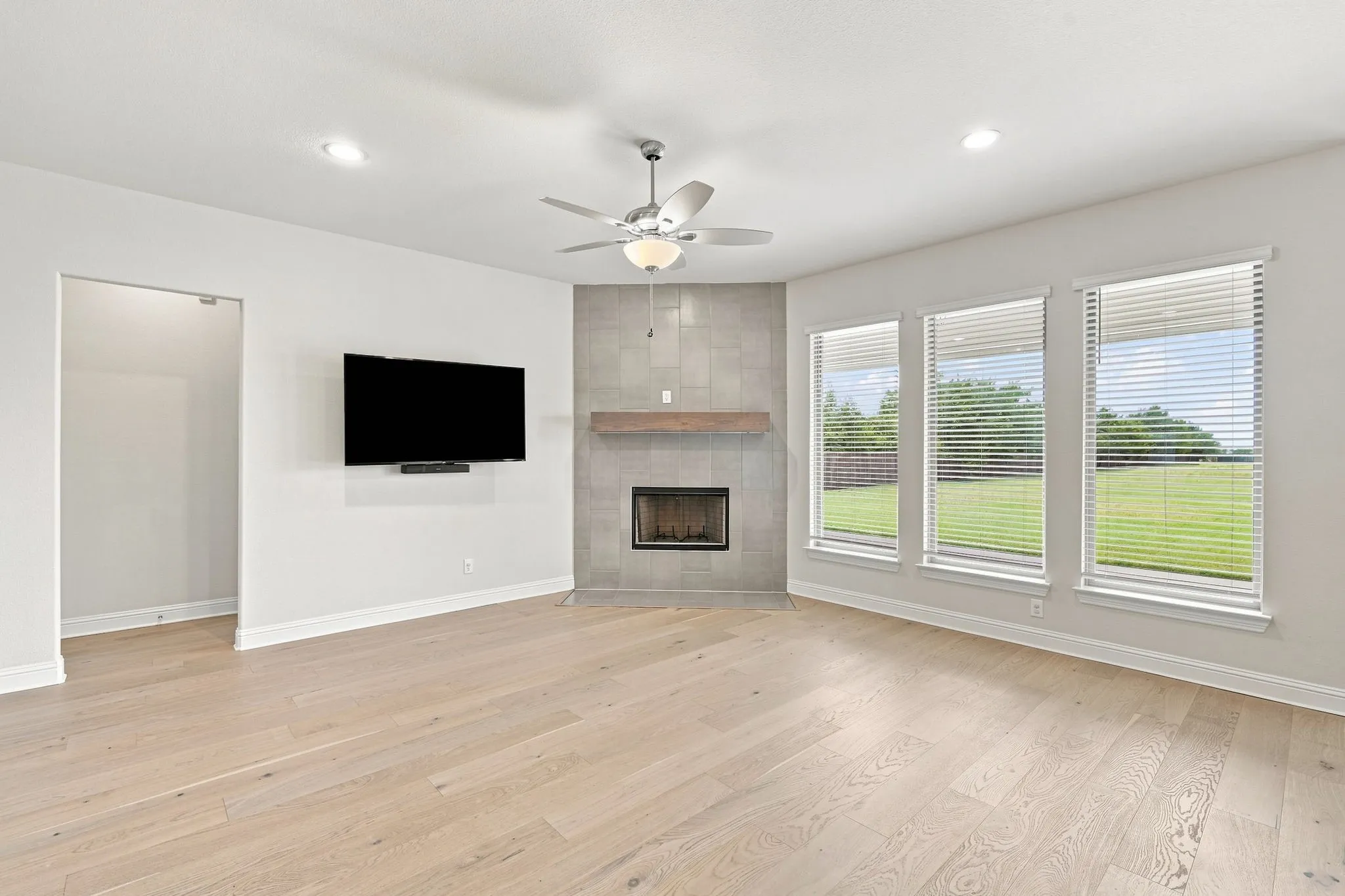 Single Family Residence For Sale in Ellis County , 801 Brandi Ridge Drive, Midlothian, Texas 76065, 4 Bedroom, 4 Bathroom, 2 Garage spaces, 3,210 Sqft, built in 2023, mls#21379709, Real Estate Agent in Midlothian, Homes For Sale in Ellis county, Homes For Sale in Midlothian, Realtor in Midlothian Texas, Real Estate Brokerage Independent Realty Texas, Luminita Cordes Realtor