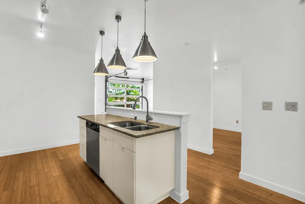 Condominium For Rent in Dallas County , 1111 S Akard Street 304, Dallas, Texas 75215, 1 Bedroom, 1 Bathroom, 1 Garage spaces, 814 Sqft, built in 2006, mls#21379839, Real Estate Agent in Dallas, Homes For Rent in Dallas county, Homes For Rent in Dallas, Realtor in Dallas Texas, Real Estate Brokerage Independent Realty Texas, Luminita Cordes Realtor
