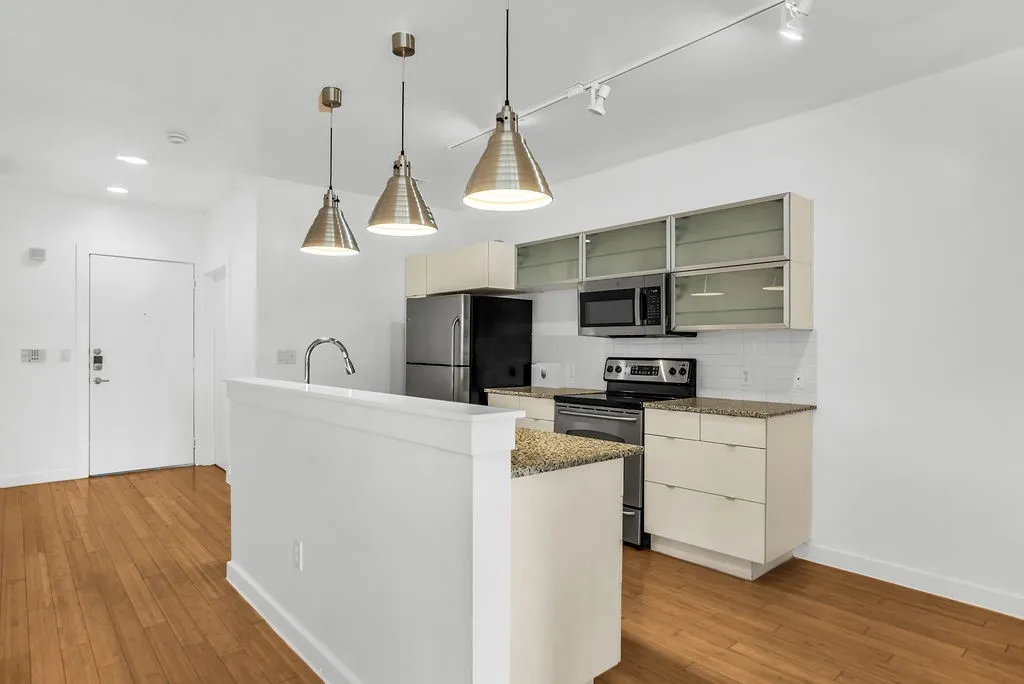 Condominium For Rent in Dallas County , 1111 S Akard Street 304, Dallas, Texas 75215, 1 Bedroom, 1 Bathroom, 1 Garage spaces, 814 Sqft, built in 2006, mls#21379839, Real Estate Agent in Dallas, Homes For Rent in Dallas county, Homes For Rent in Dallas, Realtor in Dallas Texas, Real Estate Brokerage Independent Realty Texas, Luminita Cordes Realtor