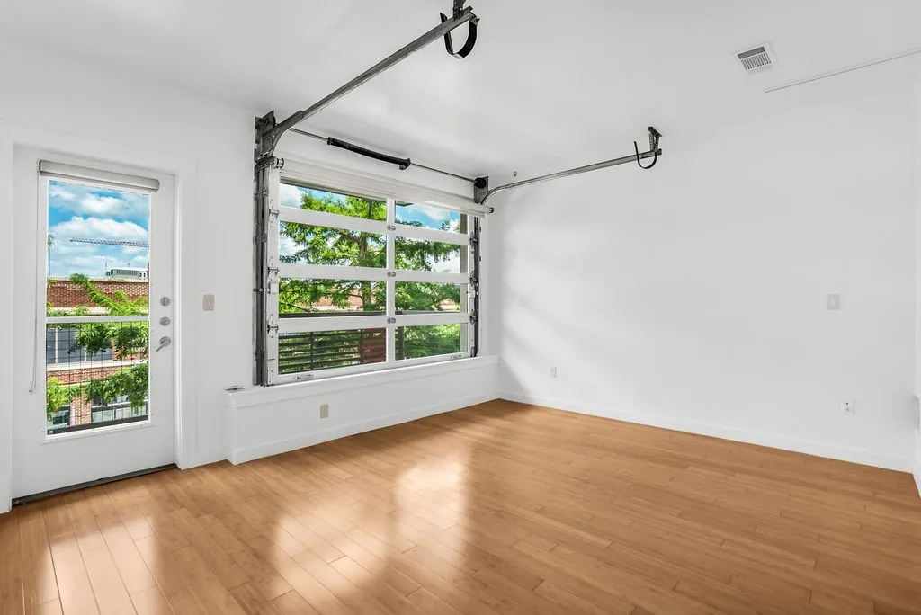 Condominium For Rent in Dallas County , 1111 S Akard Street 304, Dallas, Texas 75215, 1 Bedroom, 1 Bathroom, 1 Garage spaces, 814 Sqft, built in 2006, mls#21379839, Real Estate Agent in Dallas, Homes For Rent in Dallas county, Homes For Rent in Dallas, Realtor in Dallas Texas, Real Estate Brokerage Independent Realty Texas, Luminita Cordes Realtor