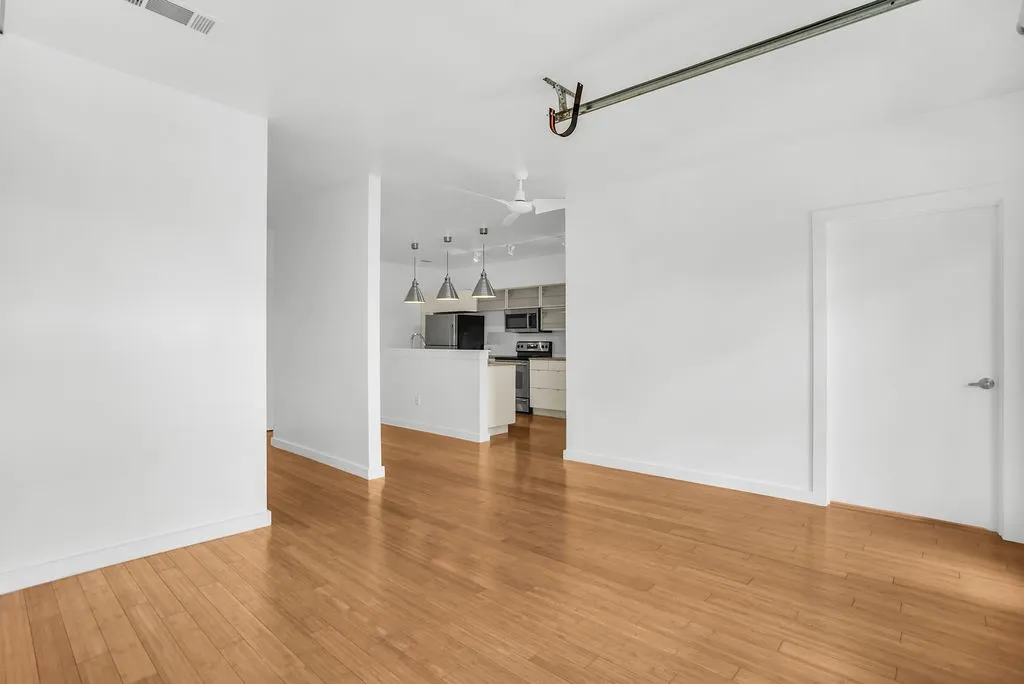 Condominium For Rent in Dallas County , 1111 S Akard Street 304, Dallas, Texas 75215, 1 Bedroom, 1 Bathroom, 1 Garage spaces, 814 Sqft, built in 2006, mls#21379839, Real Estate Agent in Dallas, Homes For Rent in Dallas county, Homes For Rent in Dallas, Realtor in Dallas Texas, Real Estate Brokerage Independent Realty Texas, Luminita Cordes Realtor