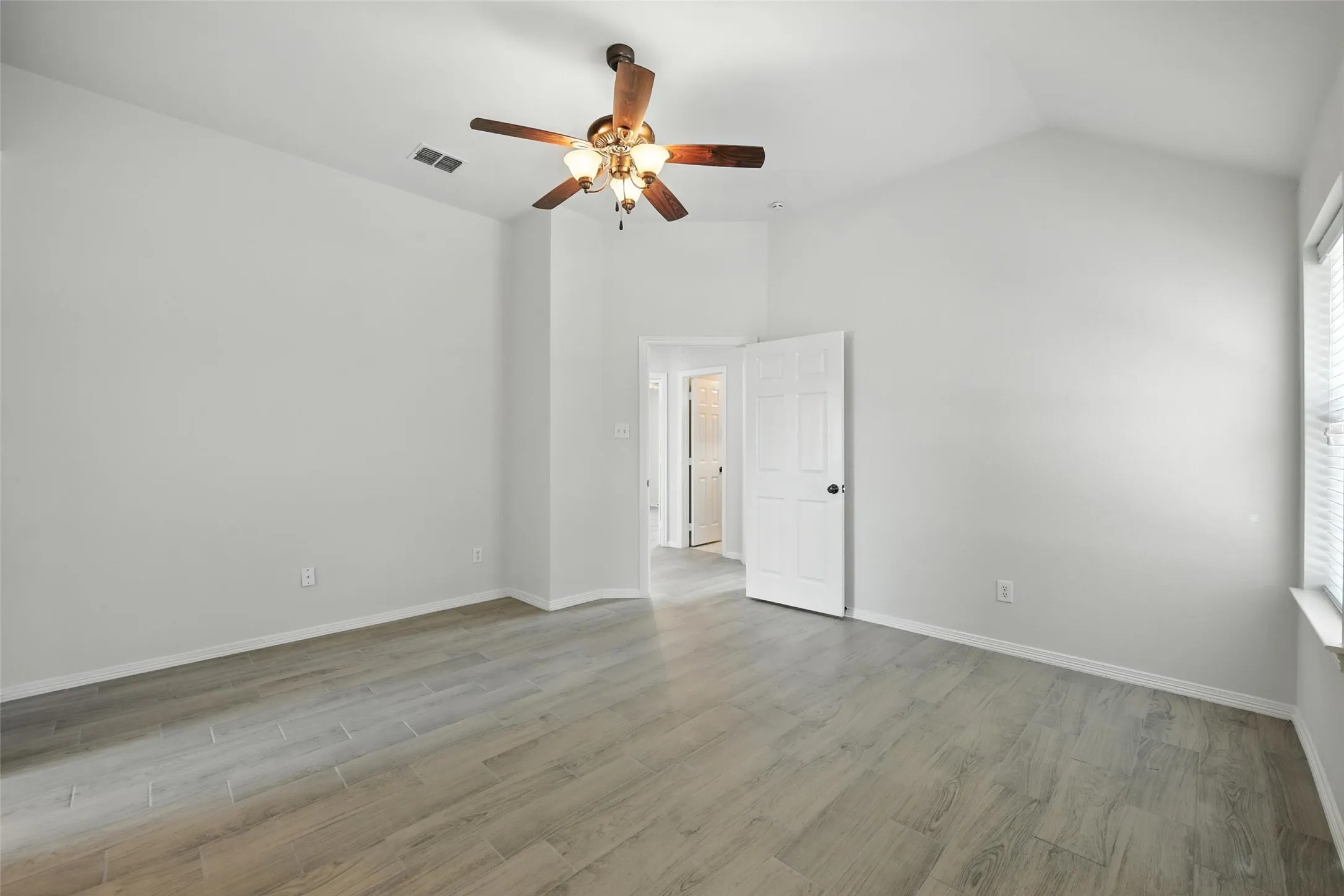 Single Family Residence For Rent in Parker County , 113 Shumard Drive, Aledo, Texas 76008, 3 Bedroom, 2 Bathroom, 2 Garage spaces, 1,681 Sqft, built in 2006, mls#21375381, Real Estate Agent in Aledo, Homes For Rent in Parker county, Homes For Rent in Aledo, Realtor in Aledo Texas, Real Estate Brokerage Independent Realty Texas, Luminita Cordes Realtor