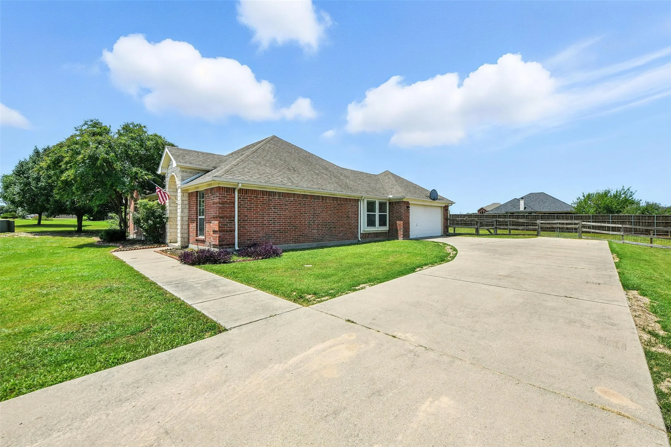 Single Family Residence For Rent in Parker County , 113 Shumard Drive, Aledo, Texas 76008, 3 Bedroom, 2 Bathroom, 2 Garage spaces, 1,681 Sqft, built in 2006, mls#21375381, Real Estate Agent in Aledo, Homes For Rent in Parker county, Homes For Rent in Aledo, Realtor in Aledo Texas, Real Estate Brokerage Independent Realty Texas, Luminita Cordes Realtor
