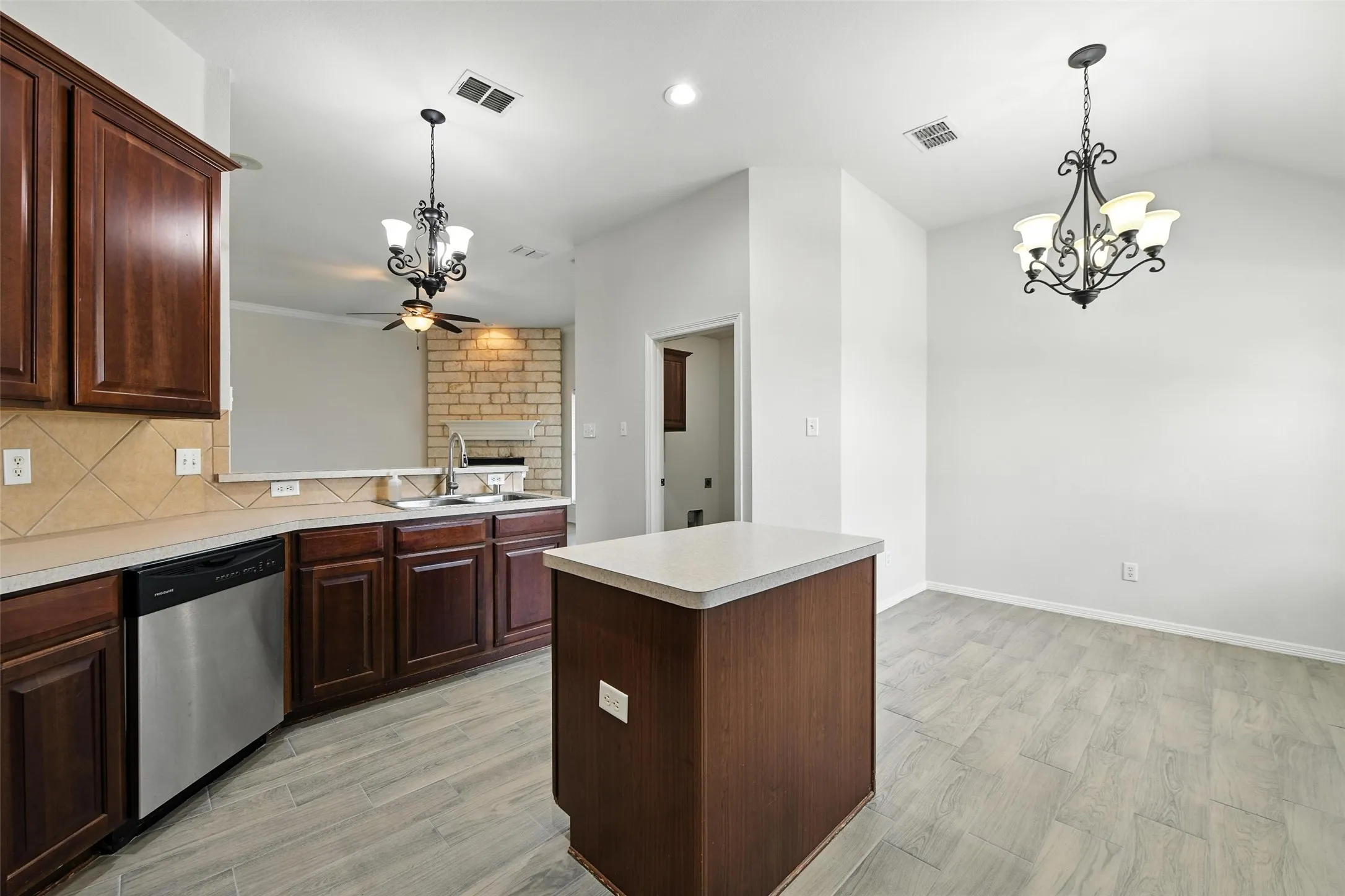 Single Family Residence For Rent in Parker County , 113 Shumard Drive, Aledo, Texas 76008, 3 Bedroom, 2 Bathroom, 2 Garage spaces, 1,681 Sqft, built in 2006, mls#21375381, Real Estate Agent in Aledo, Homes For Rent in Parker county, Homes For Rent in Aledo, Realtor in Aledo Texas, Real Estate Brokerage Independent Realty Texas, Luminita Cordes Realtor