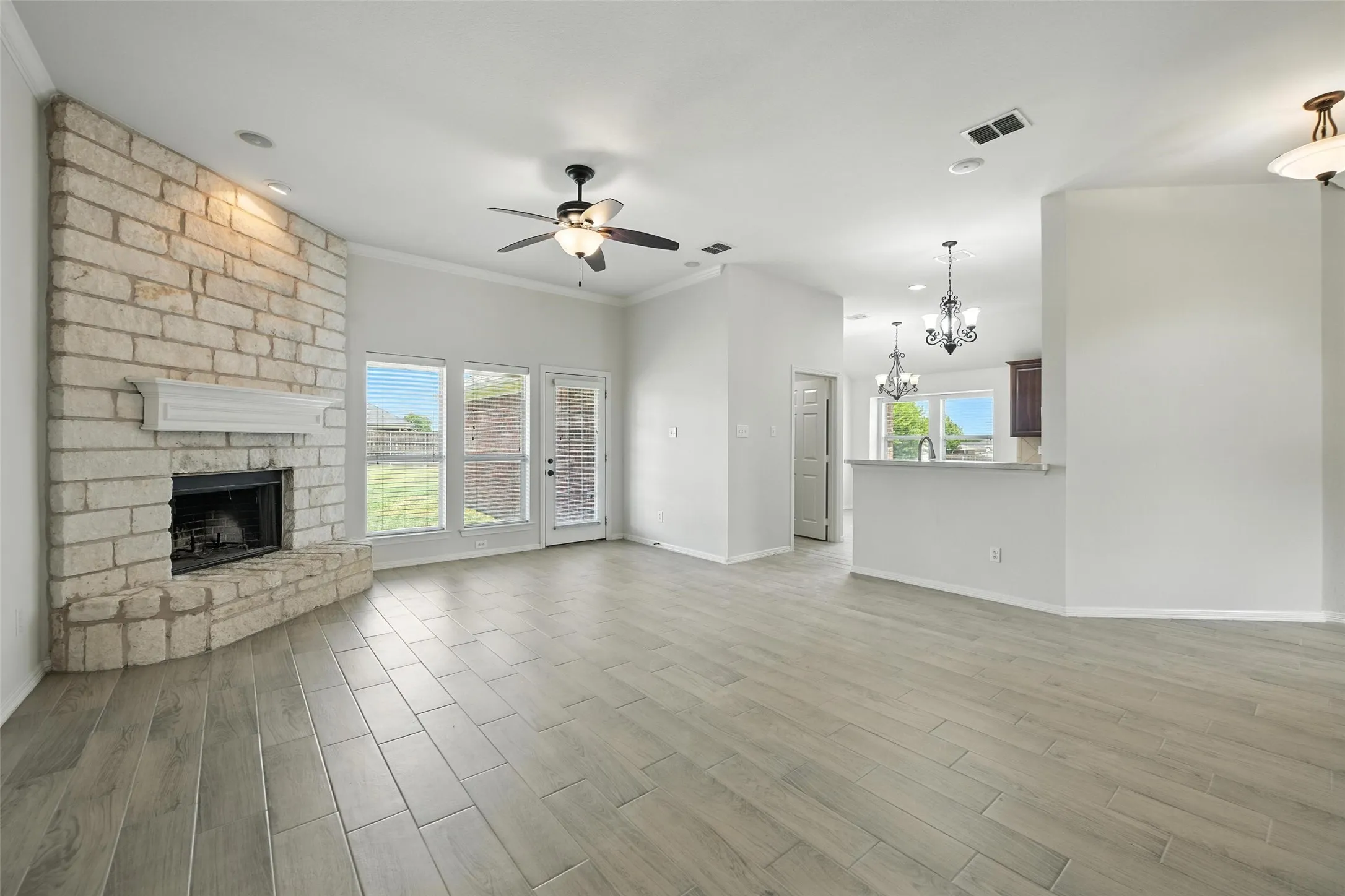 Single Family Residence For Rent in Parker County , 113 Shumard Drive, Aledo, Texas 76008, 3 Bedroom, 2 Bathroom, 2 Garage spaces, 1,681 Sqft, built in 2006, mls#21375381, Real Estate Agent in Aledo, Homes For Rent in Parker county, Homes For Rent in Aledo, Realtor in Aledo Texas, Real Estate Brokerage Independent Realty Texas, Luminita Cordes Realtor