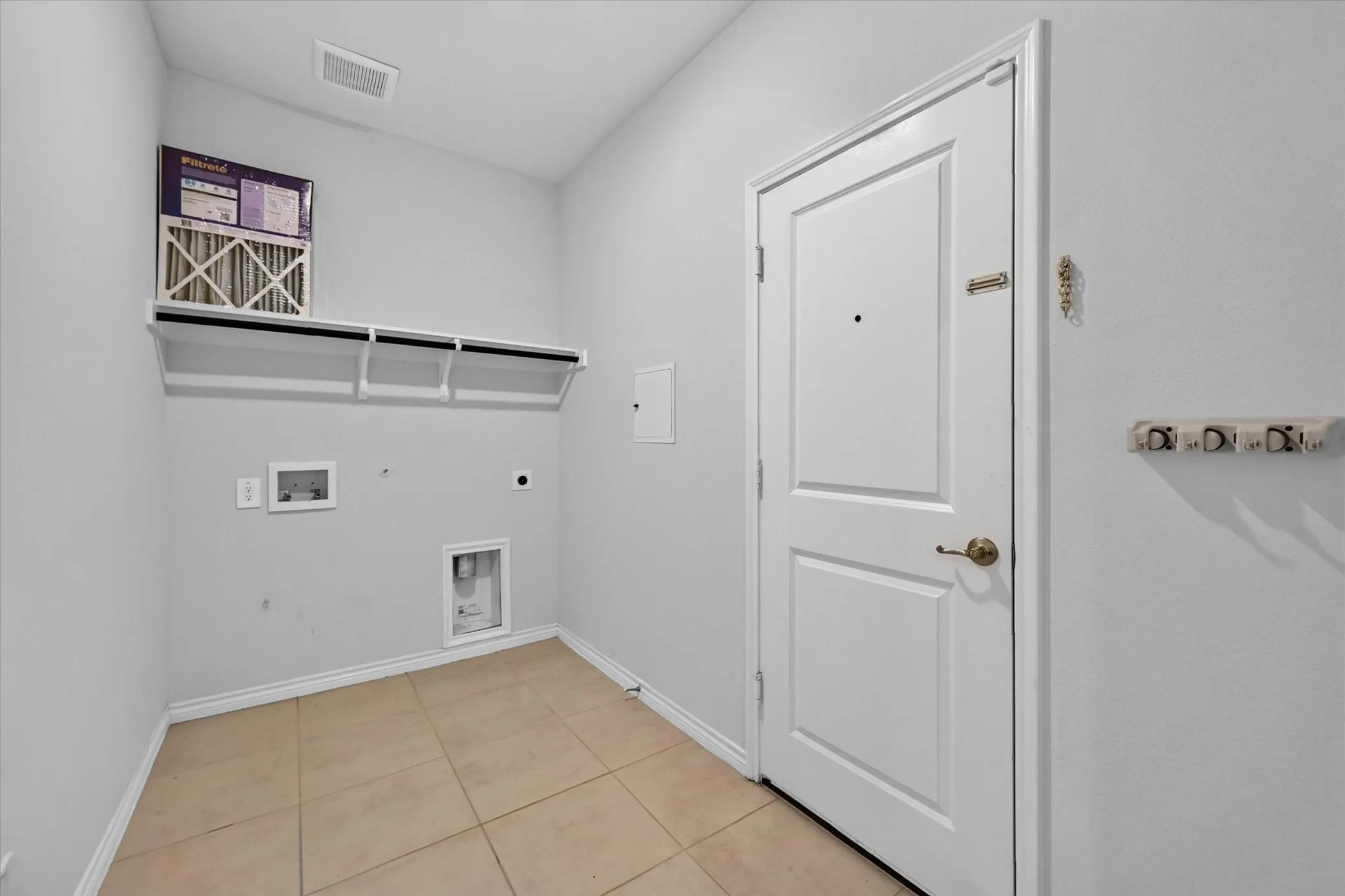 Single Family Residence For Rent in Denton County , 340 Willowmore Drive, Little Elm, Texas 75068, 3 Bedroom, 3 Bathroom, 2 Garage spaces, 1,928 Sqft, built in 2023, mls#21379685, Real Estate Agent in Little Elm, Homes For Rent in Denton county, Homes For Rent in Little Elm, Realtor in Little Elm Texas, Real Estate Brokerage Independent Realty Texas, Luminita Cordes Realtor