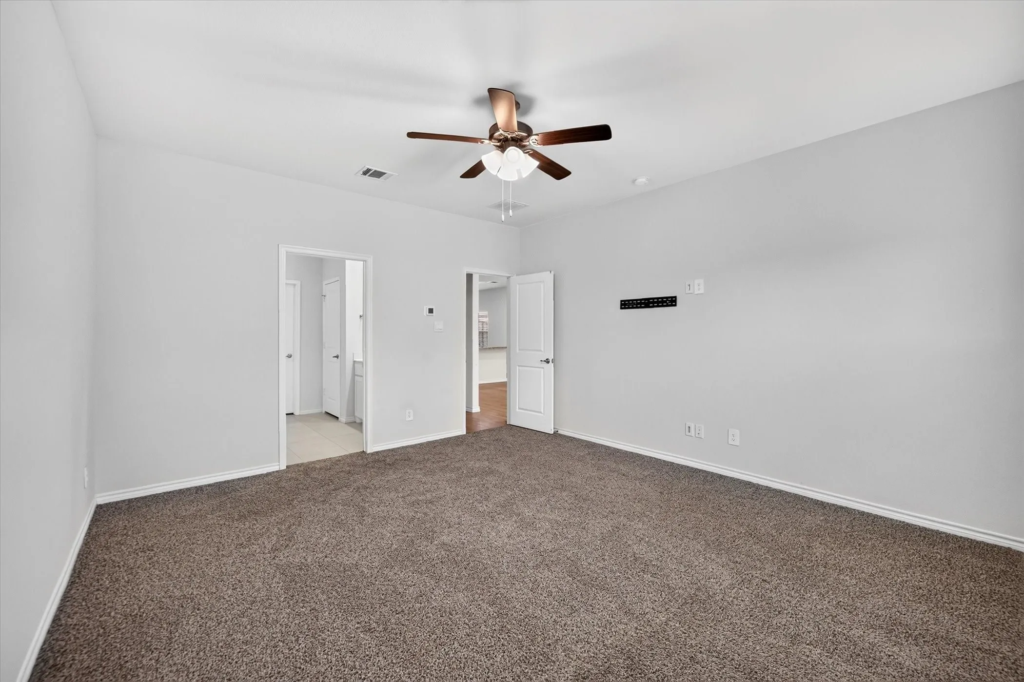 Single Family Residence For Rent in Denton County , 340 Willowmore Drive, Little Elm, Texas 75068, 3 Bedroom, 3 Bathroom, 2 Garage spaces, 1,928 Sqft, built in 2023, mls#21379685, Real Estate Agent in Little Elm, Homes For Rent in Denton county, Homes For Rent in Little Elm, Realtor in Little Elm Texas, Real Estate Brokerage Independent Realty Texas, Luminita Cordes Realtor