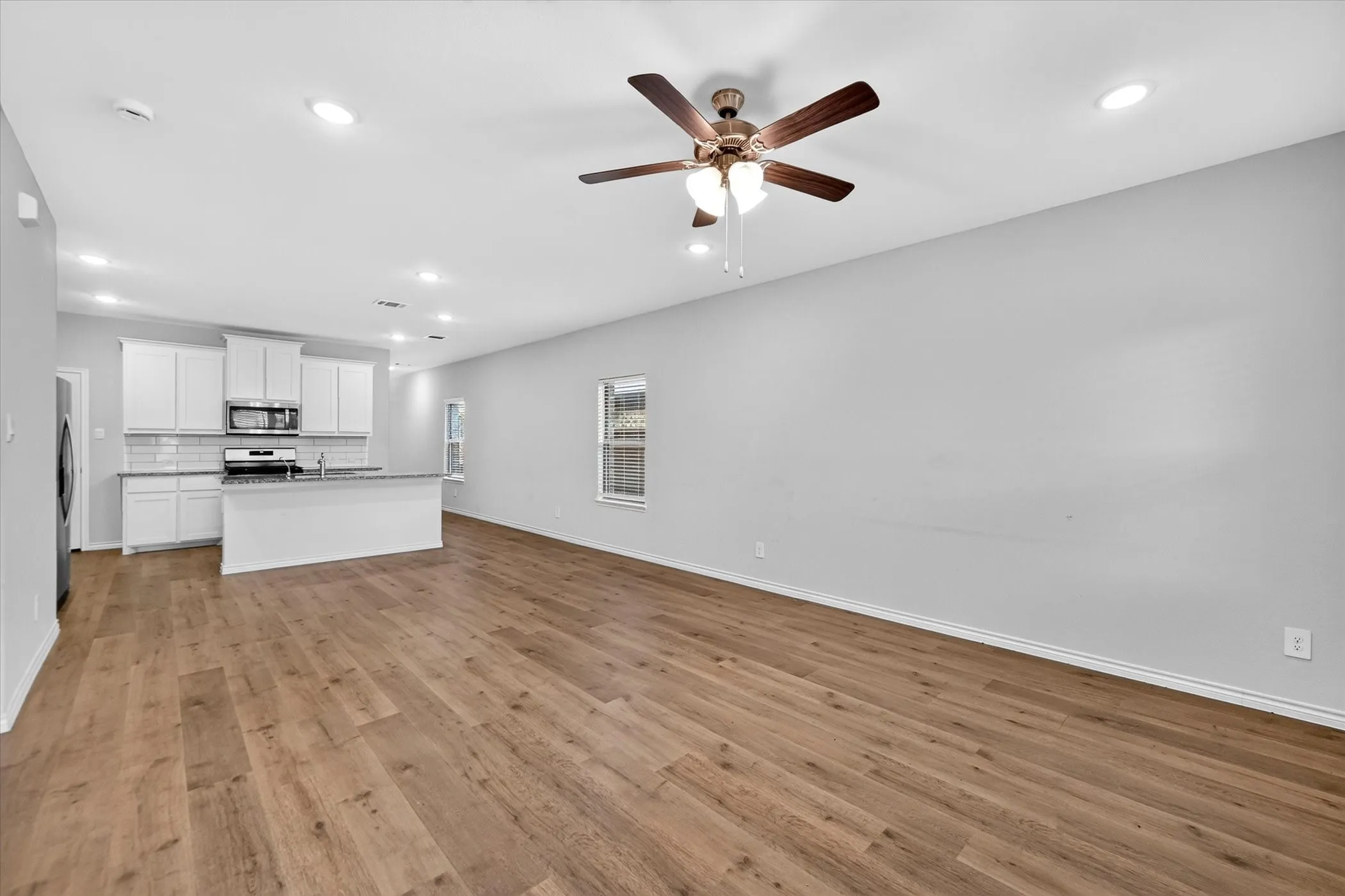 Single Family Residence For Rent in Denton County , 340 Willowmore Drive, Little Elm, Texas 75068, 3 Bedroom, 3 Bathroom, 2 Garage spaces, 1,928 Sqft, built in 2023, mls#21379685, Real Estate Agent in Little Elm, Homes For Rent in Denton county, Homes For Rent in Little Elm, Realtor in Little Elm Texas, Real Estate Brokerage Independent Realty Texas, Luminita Cordes Realtor
