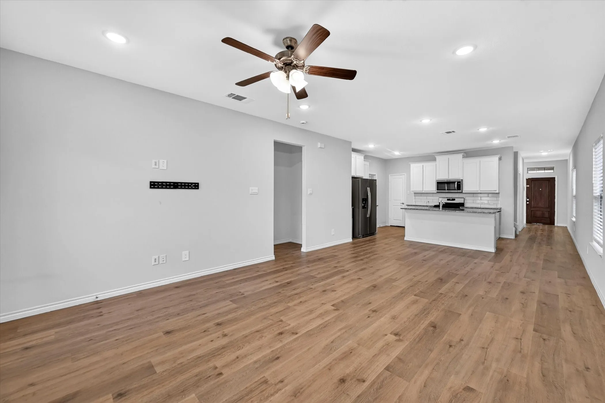 Single Family Residence For Rent in Denton County , 340 Willowmore Drive, Little Elm, Texas 75068, 3 Bedroom, 3 Bathroom, 2 Garage spaces, 1,928 Sqft, built in 2023, mls#21379685, Real Estate Agent in Little Elm, Homes For Rent in Denton county, Homes For Rent in Little Elm, Realtor in Little Elm Texas, Real Estate Brokerage Independent Realty Texas, Luminita Cordes Realtor