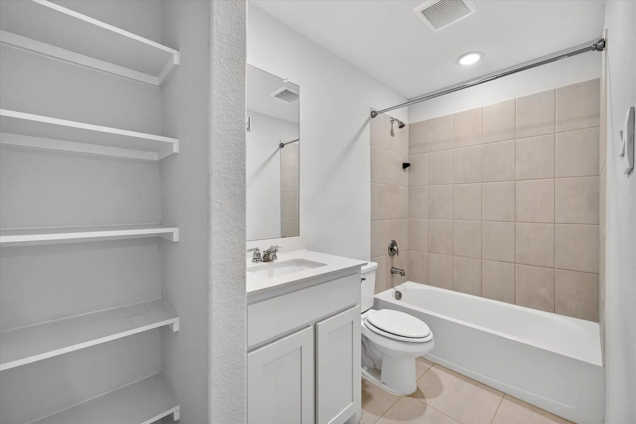 Single Family Residence For Rent in Denton County , 340 Willowmore Drive, Little Elm, Texas 75068, 3 Bedroom, 3 Bathroom, 2 Garage spaces, 1,928 Sqft, built in 2023, mls#21379685, Real Estate Agent in Little Elm, Homes For Rent in Denton county, Homes For Rent in Little Elm, Realtor in Little Elm Texas, Real Estate Brokerage Independent Realty Texas, Luminita Cordes Realtor