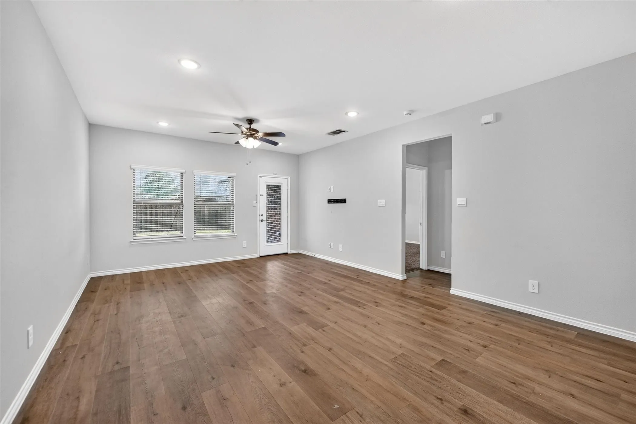 Single Family Residence For Rent in Denton County , 340 Willowmore Drive, Little Elm, Texas 75068, 3 Bedroom, 3 Bathroom, 2 Garage spaces, 1,928 Sqft, built in 2023, mls#21379685, Real Estate Agent in Little Elm, Homes For Rent in Denton county, Homes For Rent in Little Elm, Realtor in Little Elm Texas, Real Estate Brokerage Independent Realty Texas, Luminita Cordes Realtor