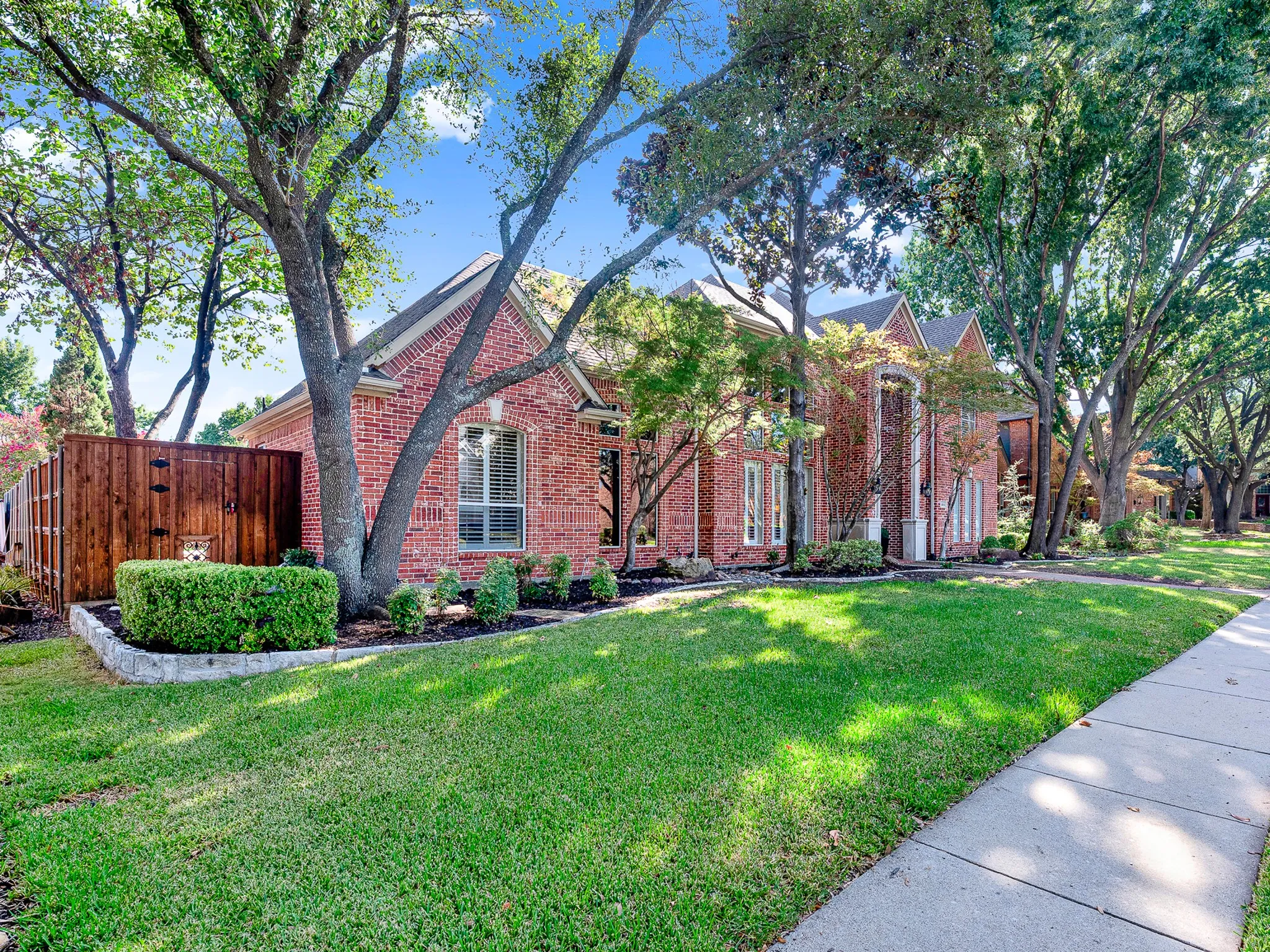 Single Family Residence For Sale in Collin County , 3404 Lantz Circle, Plano, Texas 75025, 5 Bedroom, 5 Bathroom, 3 Garage spaces, 4,337 Sqft, built in 1995, mls#21373947, Real Estate Agent in Plano, Homes For Sale in Collin county, Homes For Sale in Plano, Realtor in Plano Texas, Real Estate Brokerage Independent Realty Texas, Luminita Cordes Realtor