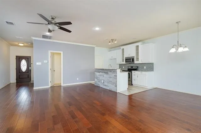 Single Family Residence For Rent in Collin County , 313 Austin Avenue, Wylie, Texas 75098, 3 Bedroom, 3 Bathroom, 2 Garage spaces, 1,641 Sqft, built in 2015, mls#21379751, Real Estate Agent in Wylie, Homes For Rent in Collin county, Homes For Rent in Wylie, Realtor in Wylie Texas, Real Estate Brokerage Independent Realty Texas, Luminita Cordes Realtor