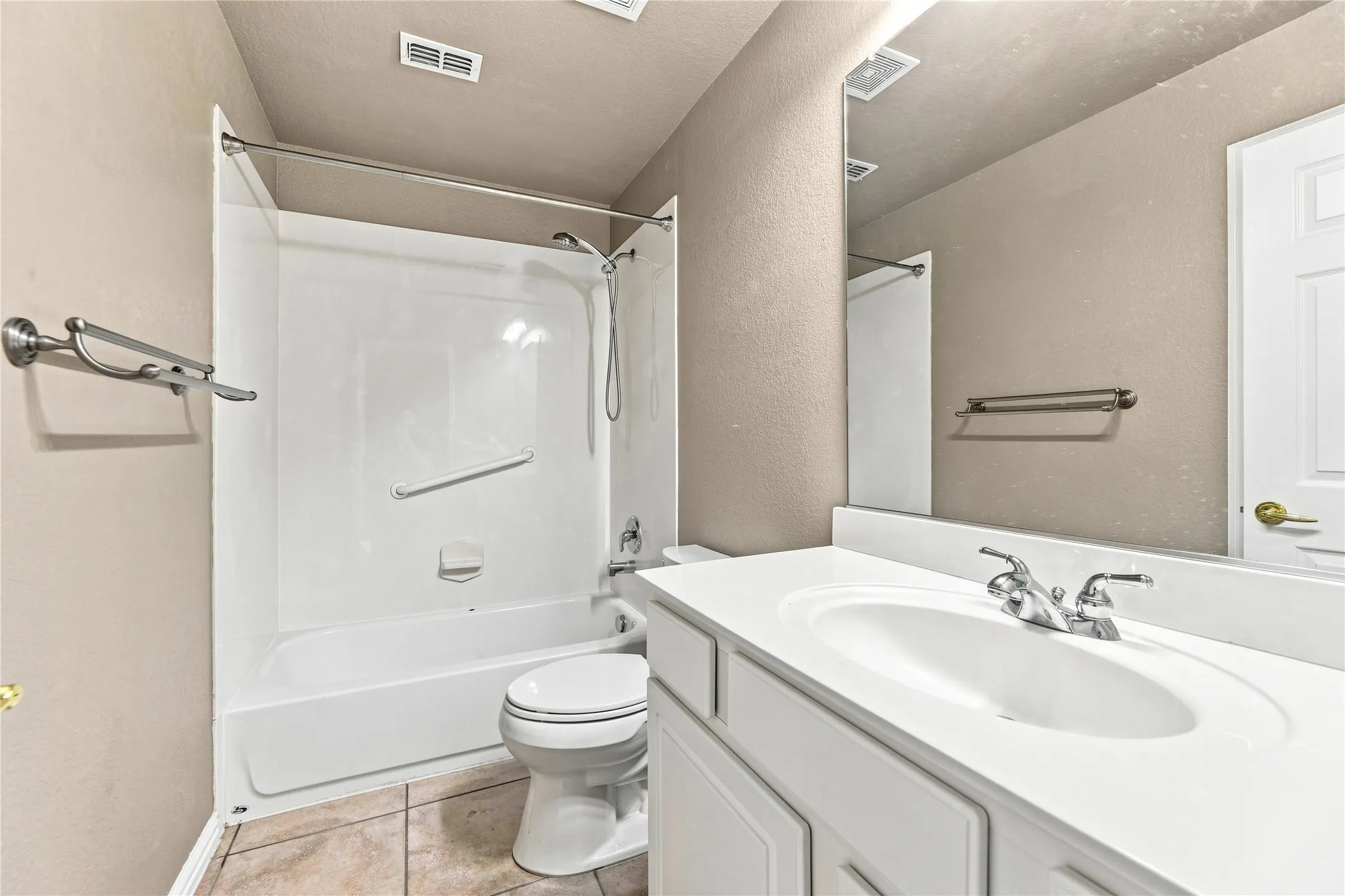 Single Family Residence For Sale in Collin County , 452 Long Cove Drive, Fairview, Texas 75069, 3 Bedroom, 3 Bathroom, 2 Garage spaces, 2,631 Sqft, built in 2005, mls#21379620, Real Estate Agent in Fairview, Homes For Sale in Collin county, Homes For Sale in Fairview, Realtor in Fairview Texas, Real Estate Brokerage Independent Realty Texas, Luminita Cordes Realtor