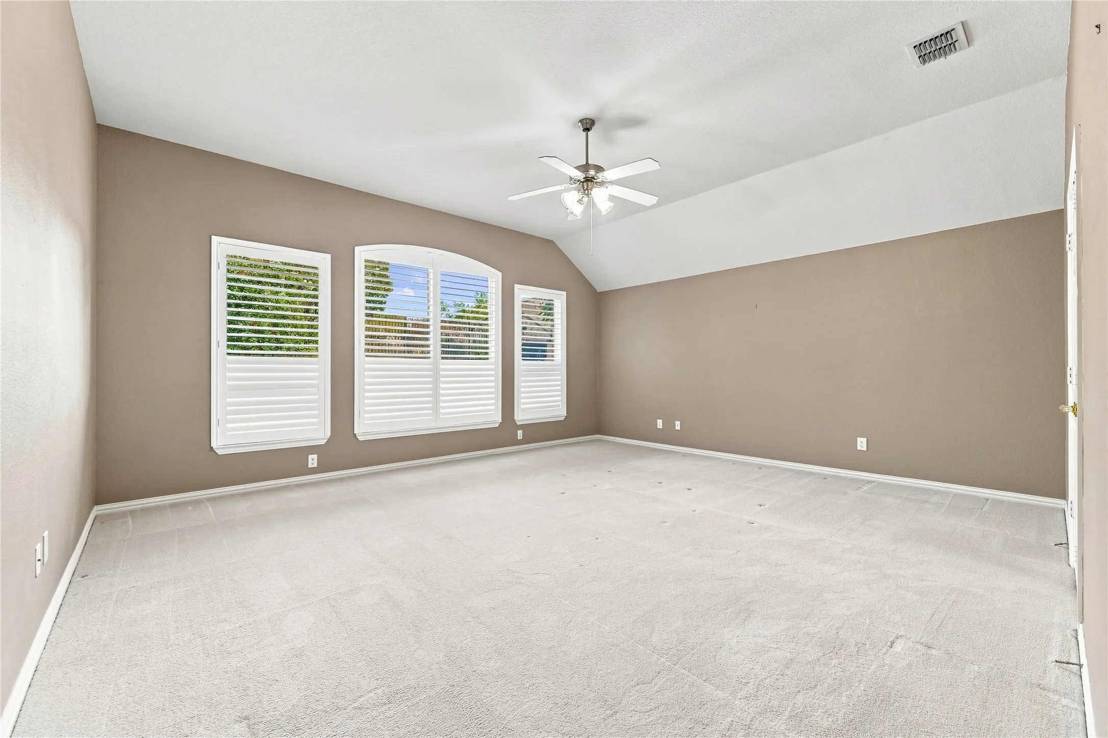 Single Family Residence For Sale in Collin County , 452 Long Cove Drive, Fairview, Texas 75069, 3 Bedroom, 3 Bathroom, 2 Garage spaces, 2,631 Sqft, built in 2005, mls#21379620, Real Estate Agent in Fairview, Homes For Sale in Collin county, Homes For Sale in Fairview, Realtor in Fairview Texas, Real Estate Brokerage Independent Realty Texas, Luminita Cordes Realtor