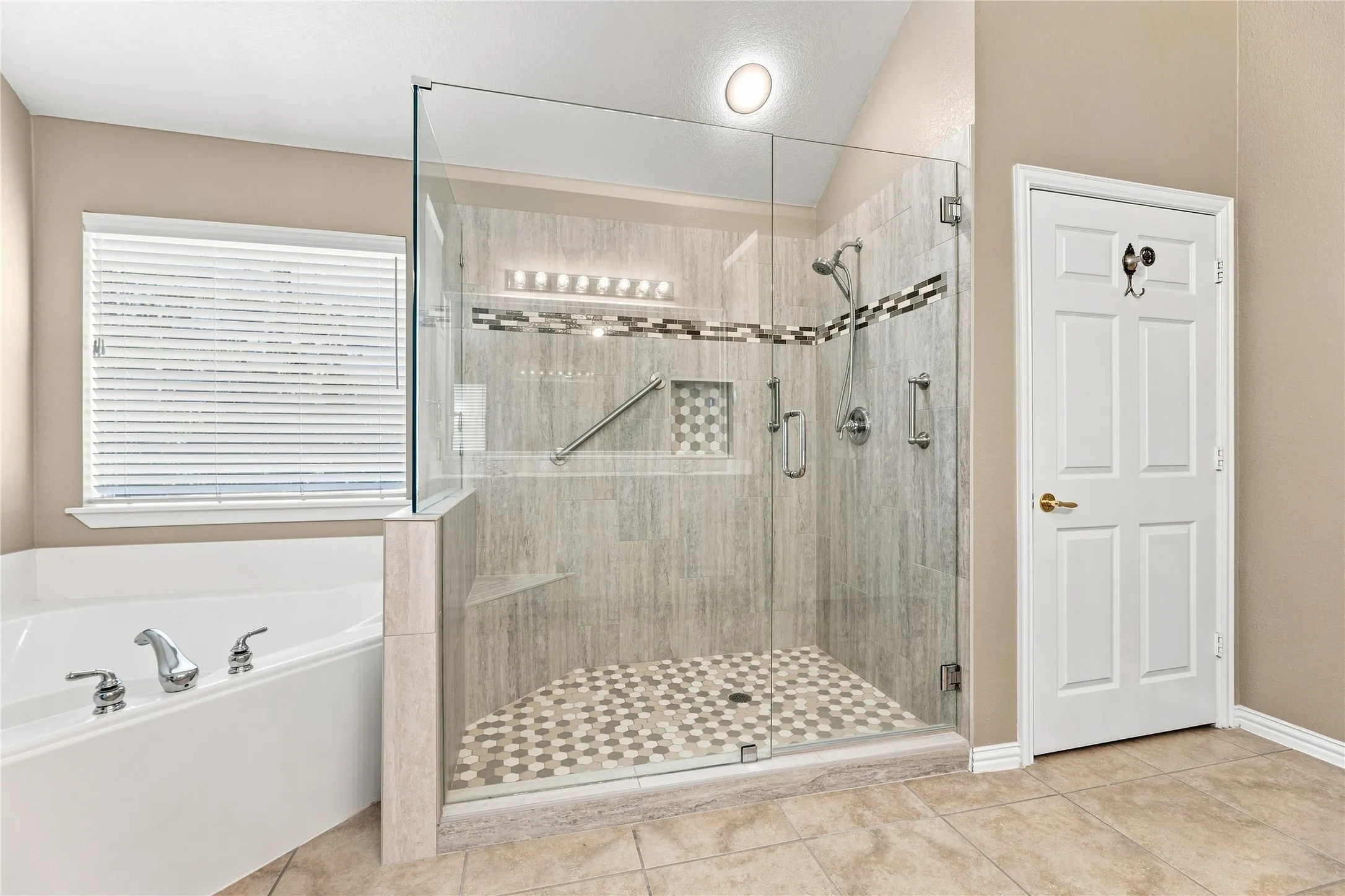 Single Family Residence For Sale in Collin County , 452 Long Cove Drive, Fairview, Texas 75069, 3 Bedroom, 3 Bathroom, 2 Garage spaces, 2,631 Sqft, built in 2005, mls#21379620, Real Estate Agent in Fairview, Homes For Sale in Collin county, Homes For Sale in Fairview, Realtor in Fairview Texas, Real Estate Brokerage Independent Realty Texas, Luminita Cordes Realtor