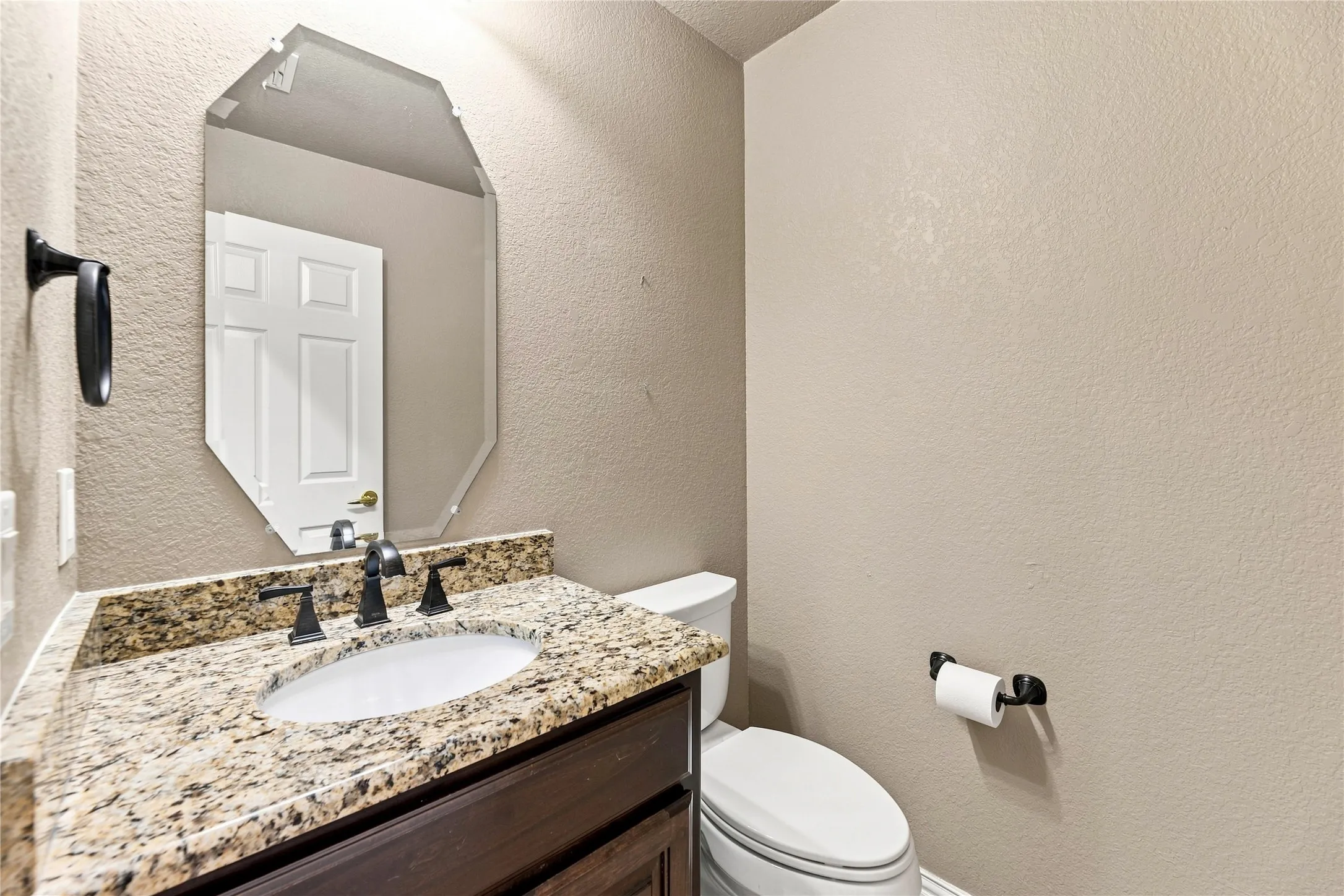 Single Family Residence For Sale in Collin County , 452 Long Cove Drive, Fairview, Texas 75069, 3 Bedroom, 3 Bathroom, 2 Garage spaces, 2,631 Sqft, built in 2005, mls#21379620, Real Estate Agent in Fairview, Homes For Sale in Collin county, Homes For Sale in Fairview, Realtor in Fairview Texas, Real Estate Brokerage Independent Realty Texas, Luminita Cordes Realtor
