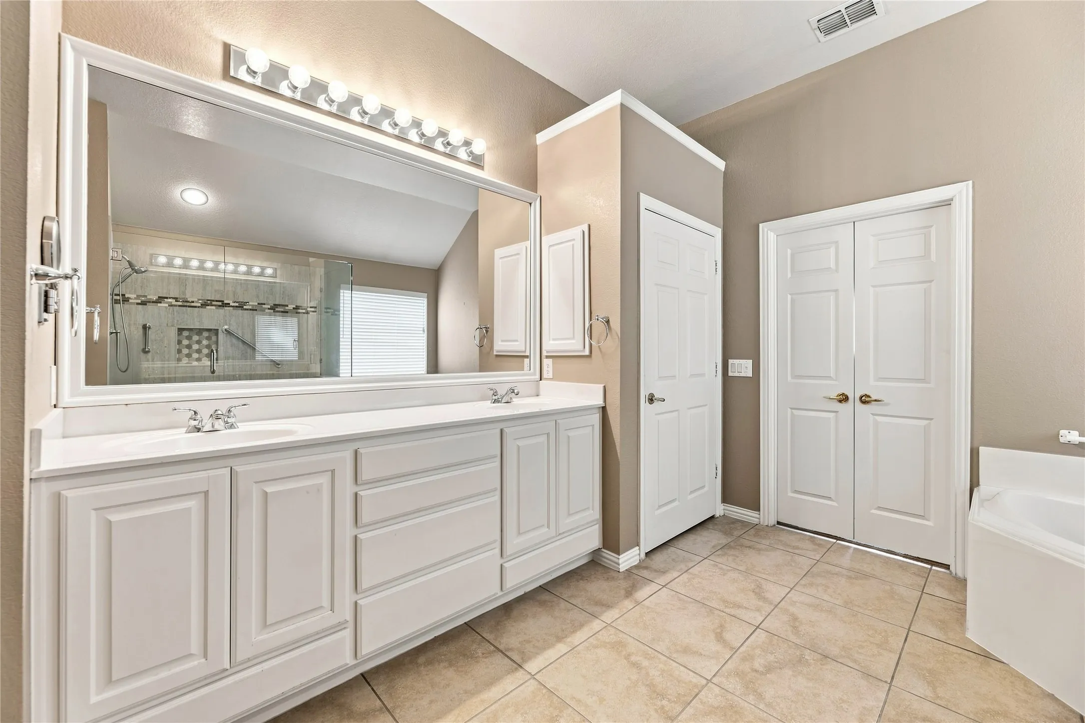 Single Family Residence For Sale in Collin County , 452 Long Cove Drive, Fairview, Texas 75069, 3 Bedroom, 3 Bathroom, 2 Garage spaces, 2,631 Sqft, built in 2005, mls#21379620, Real Estate Agent in Fairview, Homes For Sale in Collin county, Homes For Sale in Fairview, Realtor in Fairview Texas, Real Estate Brokerage Independent Realty Texas, Luminita Cordes Realtor