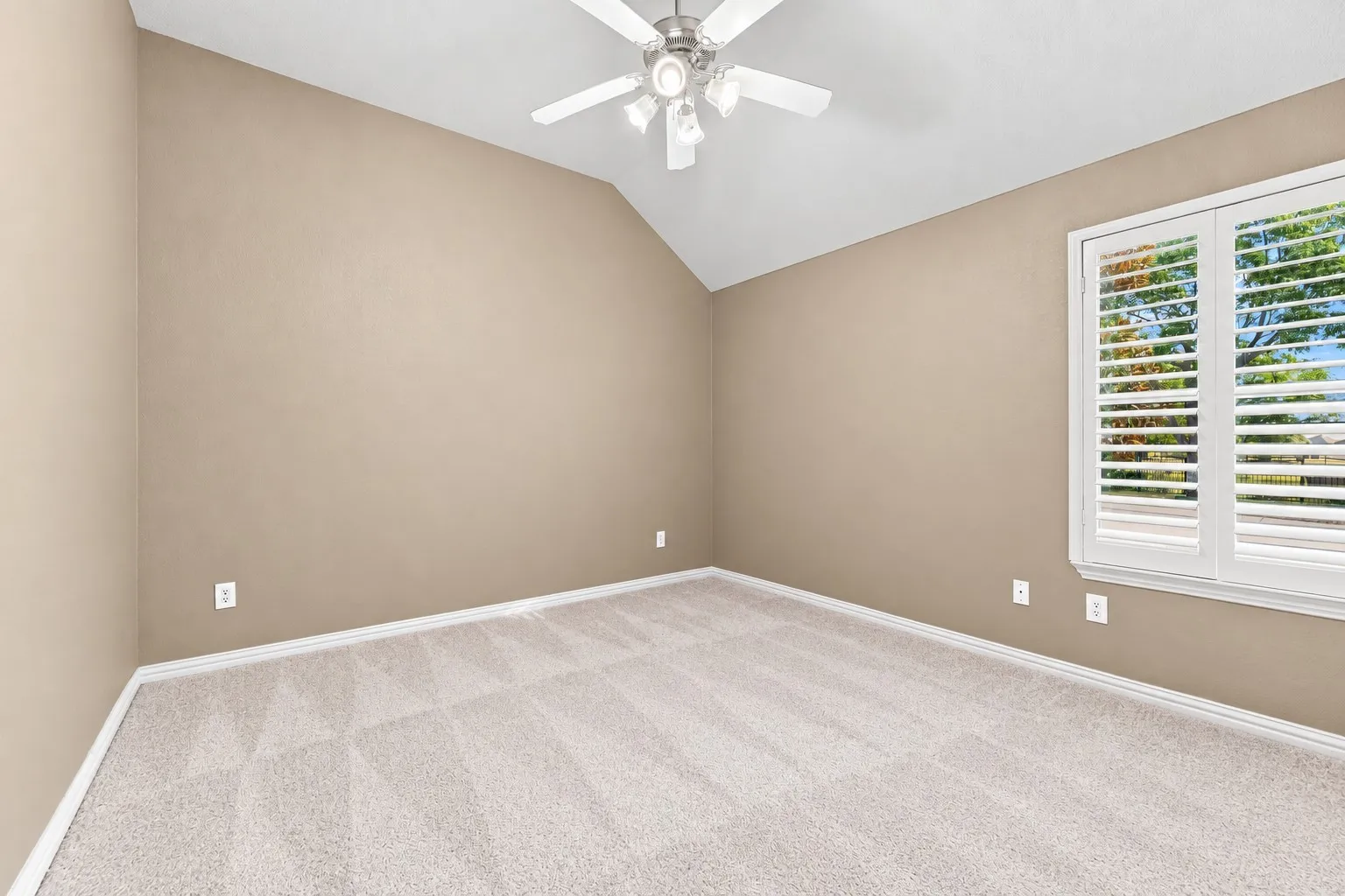 Single Family Residence For Sale in Collin County , 452 Long Cove Drive, Fairview, Texas 75069, 3 Bedroom, 3 Bathroom, 2 Garage spaces, 2,631 Sqft, built in 2005, mls#21379620, Real Estate Agent in Fairview, Homes For Sale in Collin county, Homes For Sale in Fairview, Realtor in Fairview Texas, Real Estate Brokerage Independent Realty Texas, Luminita Cordes Realtor