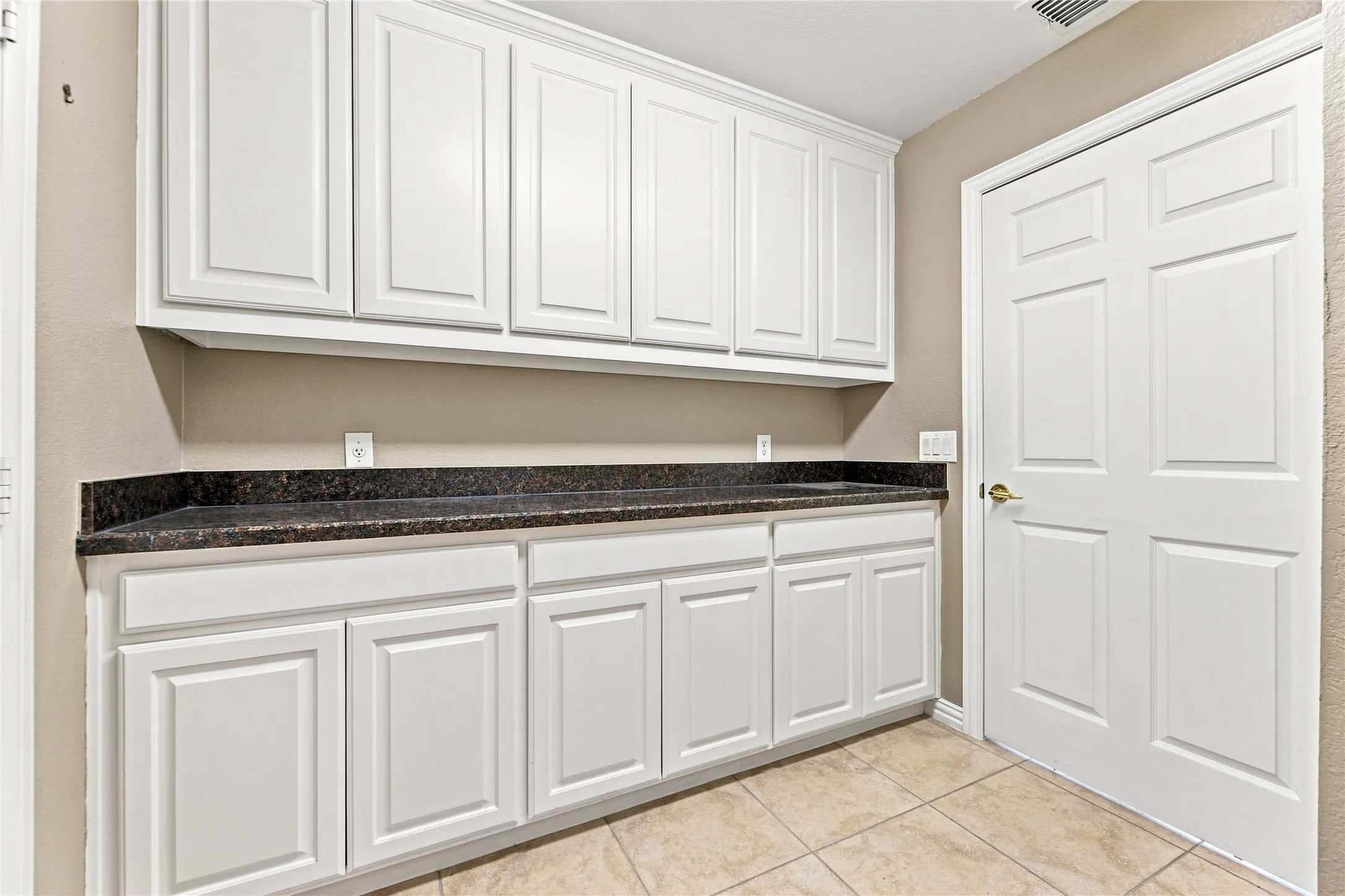 Single Family Residence For Sale in Collin County , 452 Long Cove Drive, Fairview, Texas 75069, 3 Bedroom, 3 Bathroom, 2 Garage spaces, 2,631 Sqft, built in 2005, mls#21379620, Real Estate Agent in Fairview, Homes For Sale in Collin county, Homes For Sale in Fairview, Realtor in Fairview Texas, Real Estate Brokerage Independent Realty Texas, Luminita Cordes Realtor