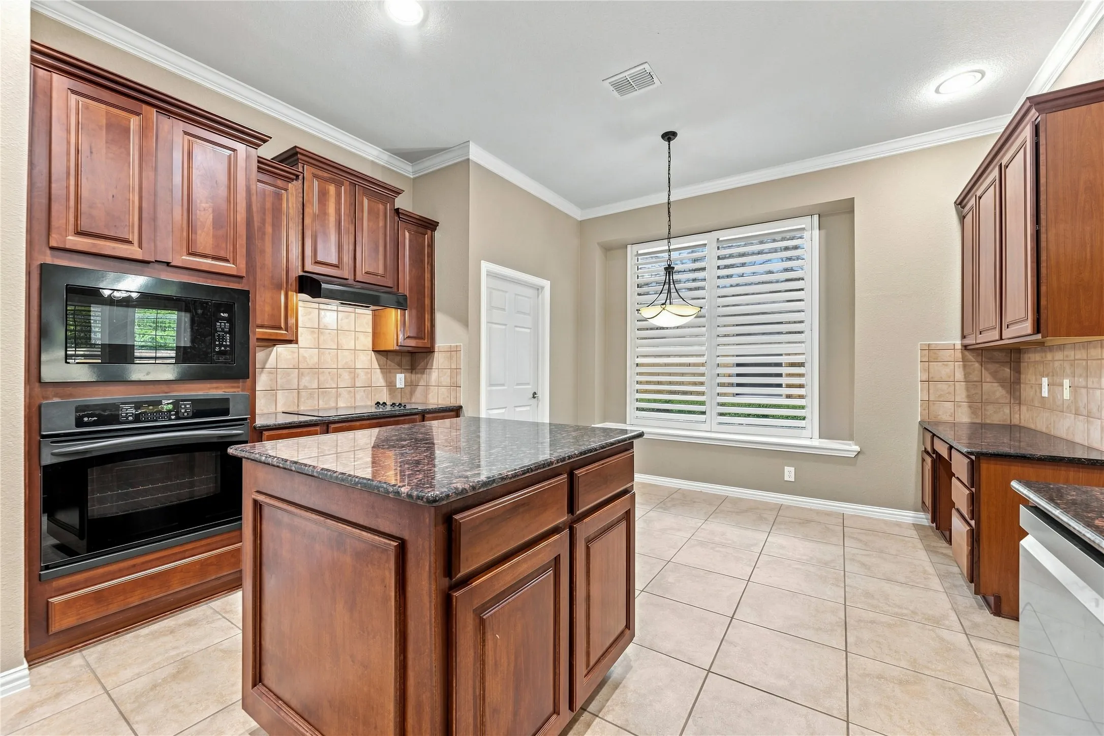 Single Family Residence For Sale in Collin County , 452 Long Cove Drive, Fairview, Texas 75069, 3 Bedroom, 3 Bathroom, 2 Garage spaces, 2,631 Sqft, built in 2005, mls#21379620, Real Estate Agent in Fairview, Homes For Sale in Collin county, Homes For Sale in Fairview, Realtor in Fairview Texas, Real Estate Brokerage Independent Realty Texas, Luminita Cordes Realtor