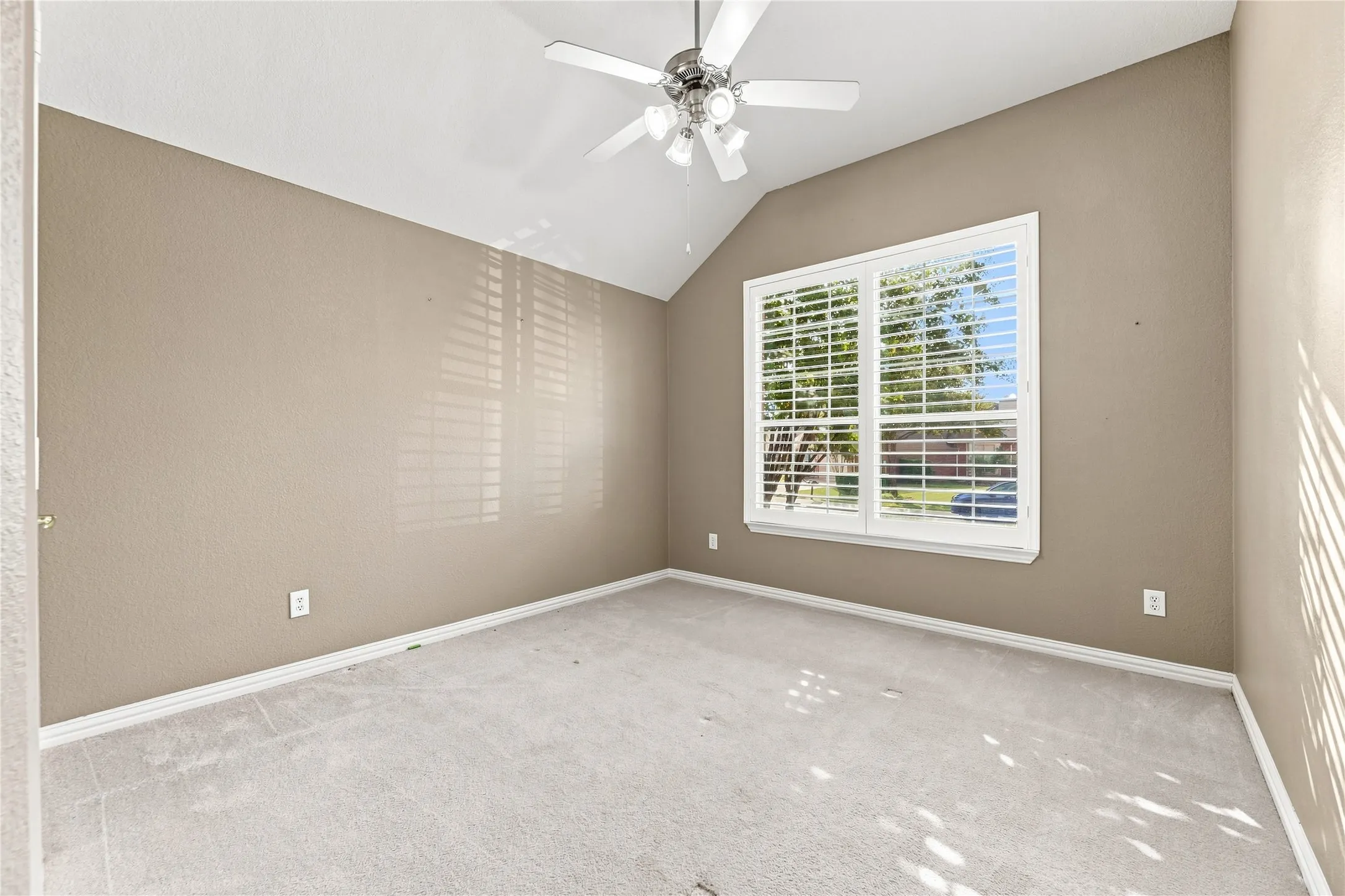 Single Family Residence For Sale in Collin County , 452 Long Cove Drive, Fairview, Texas 75069, 3 Bedroom, 3 Bathroom, 2 Garage spaces, 2,631 Sqft, built in 2005, mls#21379620, Real Estate Agent in Fairview, Homes For Sale in Collin county, Homes For Sale in Fairview, Realtor in Fairview Texas, Real Estate Brokerage Independent Realty Texas, Luminita Cordes Realtor