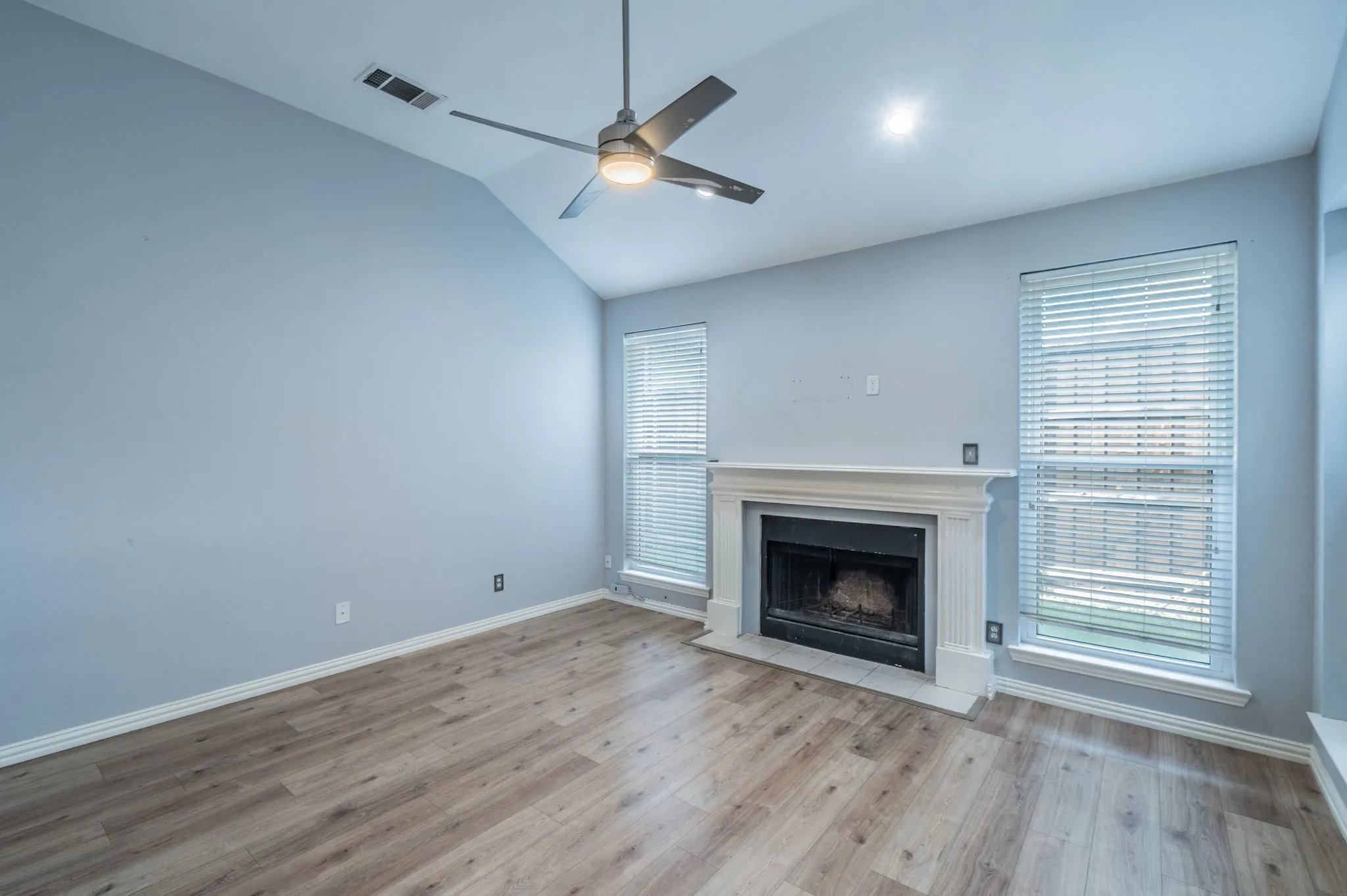 Single Family Residence For Rent in Dallas County , 802 Crest Ridge Court, Irving, Texas 75061, 4 Bedroom, 3 Bathroom, 2 Garage spaces, 2,862 Sqft, built in 1991, mls#21379837, Real Estate Agent in Irving, Homes For Rent in Dallas county, Homes For Rent in Irving, Realtor in Irving Texas, Real Estate Brokerage Independent Realty Texas, Luminita Cordes Realtor