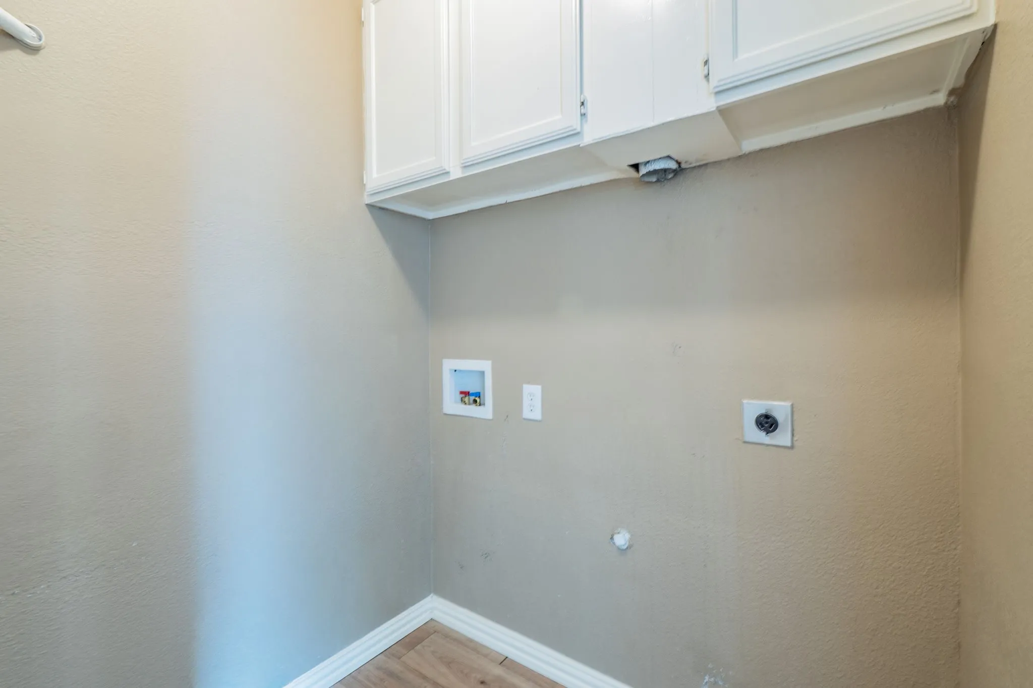 Single Family Residence For Rent in Dallas County , 802 Crest Ridge Court, Irving, Texas 75061, 4 Bedroom, 3 Bathroom, 2 Garage spaces, 2,862 Sqft, built in 1991, mls#21379837, Real Estate Agent in Irving, Homes For Rent in Dallas county, Homes For Rent in Irving, Realtor in Irving Texas, Real Estate Brokerage Independent Realty Texas, Luminita Cordes Realtor
