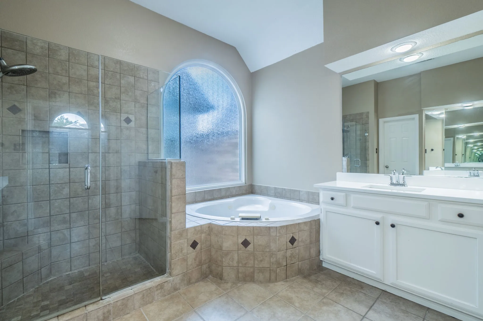 Single Family Residence For Rent in Dallas County , 802 Crest Ridge Court, Irving, Texas 75061, 4 Bedroom, 3 Bathroom, 2 Garage spaces, 2,862 Sqft, built in 1991, mls#21379837, Real Estate Agent in Irving, Homes For Rent in Dallas county, Homes For Rent in Irving, Realtor in Irving Texas, Real Estate Brokerage Independent Realty Texas, Luminita Cordes Realtor