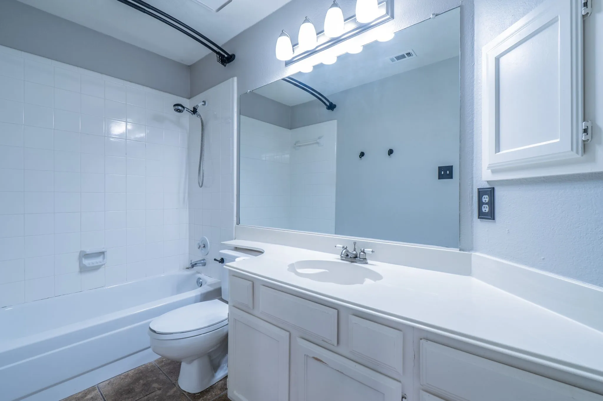 Single Family Residence For Rent in Dallas County , 802 Crest Ridge Court, Irving, Texas 75061, 4 Bedroom, 3 Bathroom, 2 Garage spaces, 2,862 Sqft, built in 1991, mls#21379837, Real Estate Agent in Irving, Homes For Rent in Dallas county, Homes For Rent in Irving, Realtor in Irving Texas, Real Estate Brokerage Independent Realty Texas, Luminita Cordes Realtor