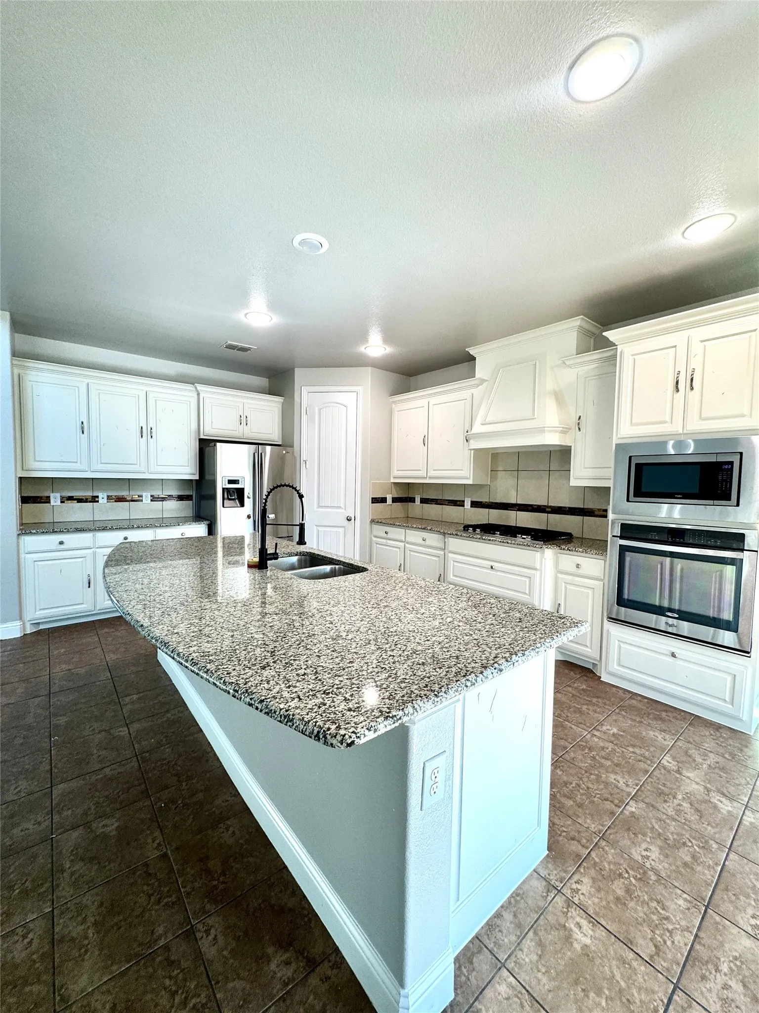 Single Family Residence For Sale in Tarrant County , 1002 Nail Lane, Euless, Texas 76040, 4 Bedroom, 3 Bathroom, 2 Garage spaces, 3,059 Sqft, built in 2015, mls#21379846, Real Estate Agent in Euless, Homes For Sale in Tarrant county, Homes For Sale in Euless, Realtor in Euless Texas, Real Estate Brokerage Independent Realty Texas, Luminita Cordes Realtor