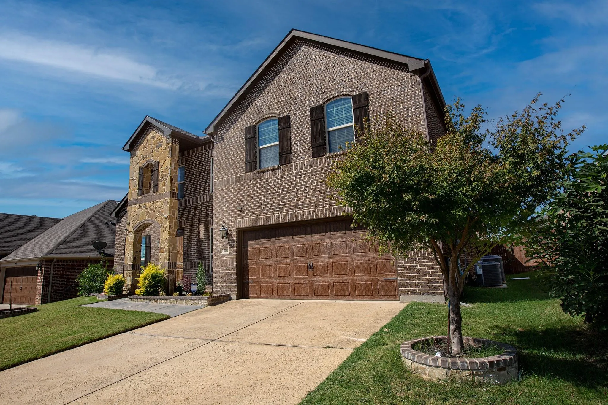 Single Family Residence For Sale in Tarrant County , 1002 Nail Lane, Euless, Texas 76040, 4 Bedroom, 3 Bathroom, 2 Garage spaces, 3,059 Sqft, built in 2015, mls#21379846, Real Estate Agent in Euless, Homes For Sale in Tarrant county, Homes For Sale in Euless, Realtor in Euless Texas, Real Estate Brokerage Independent Realty Texas, Luminita Cordes Realtor