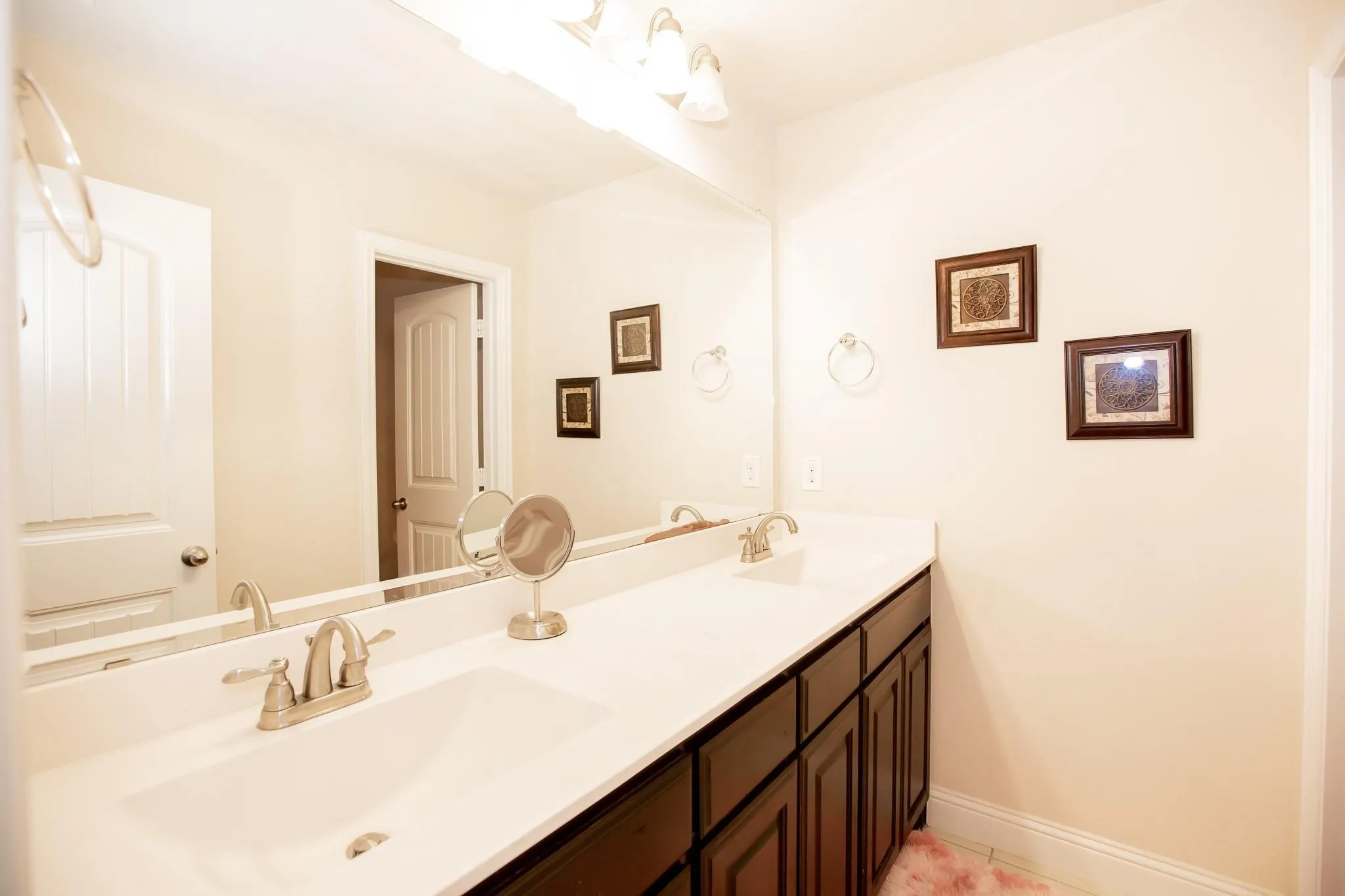 Single Family Residence For Sale in Tarrant County , 1002 Nail Lane, Euless, Texas 76040, 4 Bedroom, 3 Bathroom, 2 Garage spaces, 3,059 Sqft, built in 2015, mls#21379846, Real Estate Agent in Euless, Homes For Sale in Tarrant county, Homes For Sale in Euless, Realtor in Euless Texas, Real Estate Brokerage Independent Realty Texas, Luminita Cordes Realtor