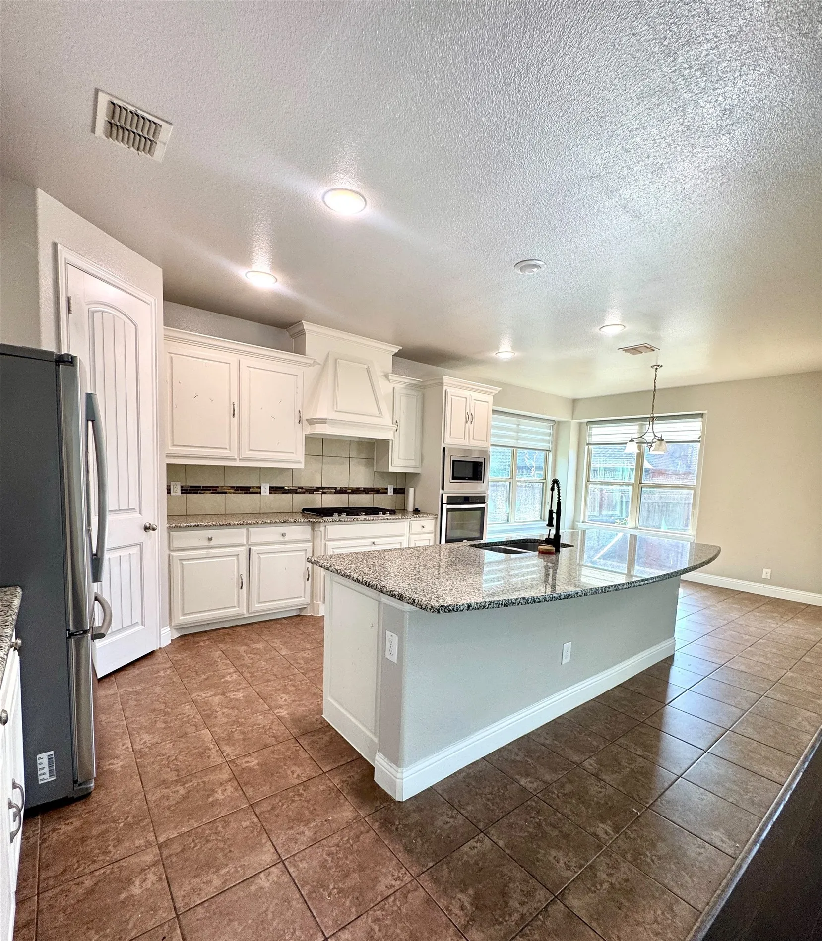 Single Family Residence For Sale in Tarrant County , 1002 Nail Lane, Euless, Texas 76040, 4 Bedroom, 3 Bathroom, 2 Garage spaces, 3,059 Sqft, built in 2015, mls#21379846, Real Estate Agent in Euless, Homes For Sale in Tarrant county, Homes For Sale in Euless, Realtor in Euless Texas, Real Estate Brokerage Independent Realty Texas, Luminita Cordes Realtor