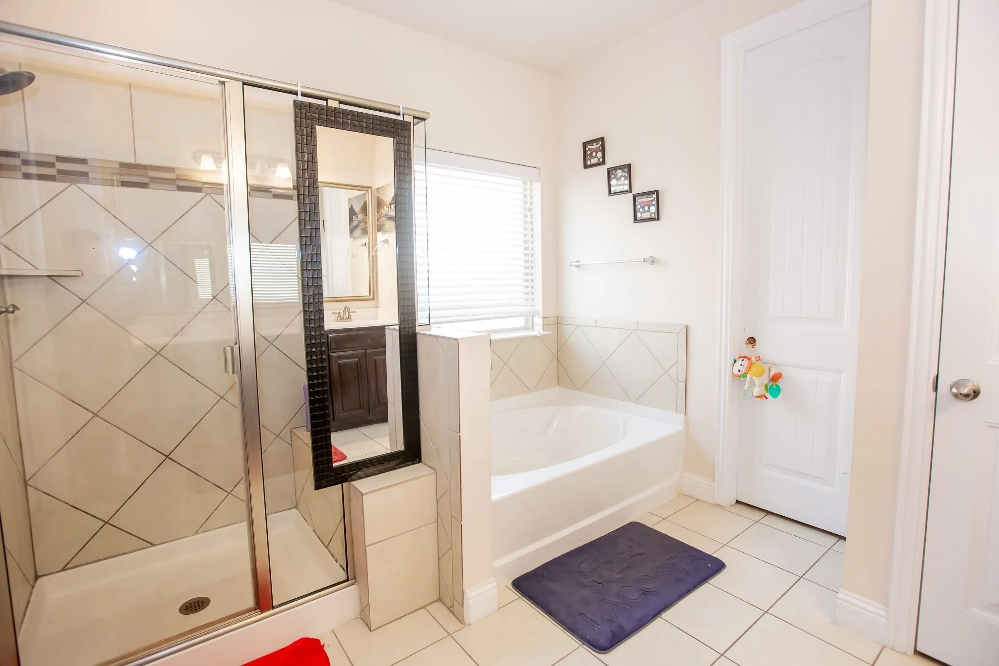 Single Family Residence For Sale in Tarrant County , 1002 Nail Lane, Euless, Texas 76040, 4 Bedroom, 3 Bathroom, 2 Garage spaces, 3,059 Sqft, built in 2015, mls#21379846, Real Estate Agent in Euless, Homes For Sale in Tarrant county, Homes For Sale in Euless, Realtor in Euless Texas, Real Estate Brokerage Independent Realty Texas, Luminita Cordes Realtor