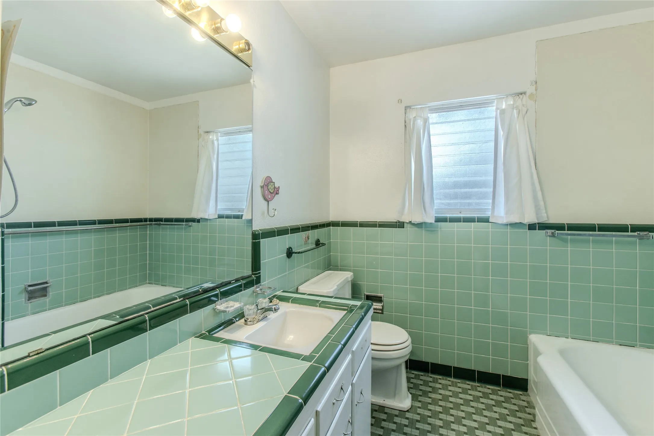 Single Family Residence For Sale in Mc Lennan County , 400 Randle Drive, Woodway, Texas 76712, 3 Bedroom, 2 Bathroom, 2 Garage spaces, 1,677 Sqft, built in 1956, mls#21379847, Real Estate Agent in Woodway, Homes For Sale in Mc Lennan county, Homes For Sale in Woodway, Realtor in Woodway Texas, Real Estate Brokerage Independent Realty Texas, Luminita Cordes Realtor