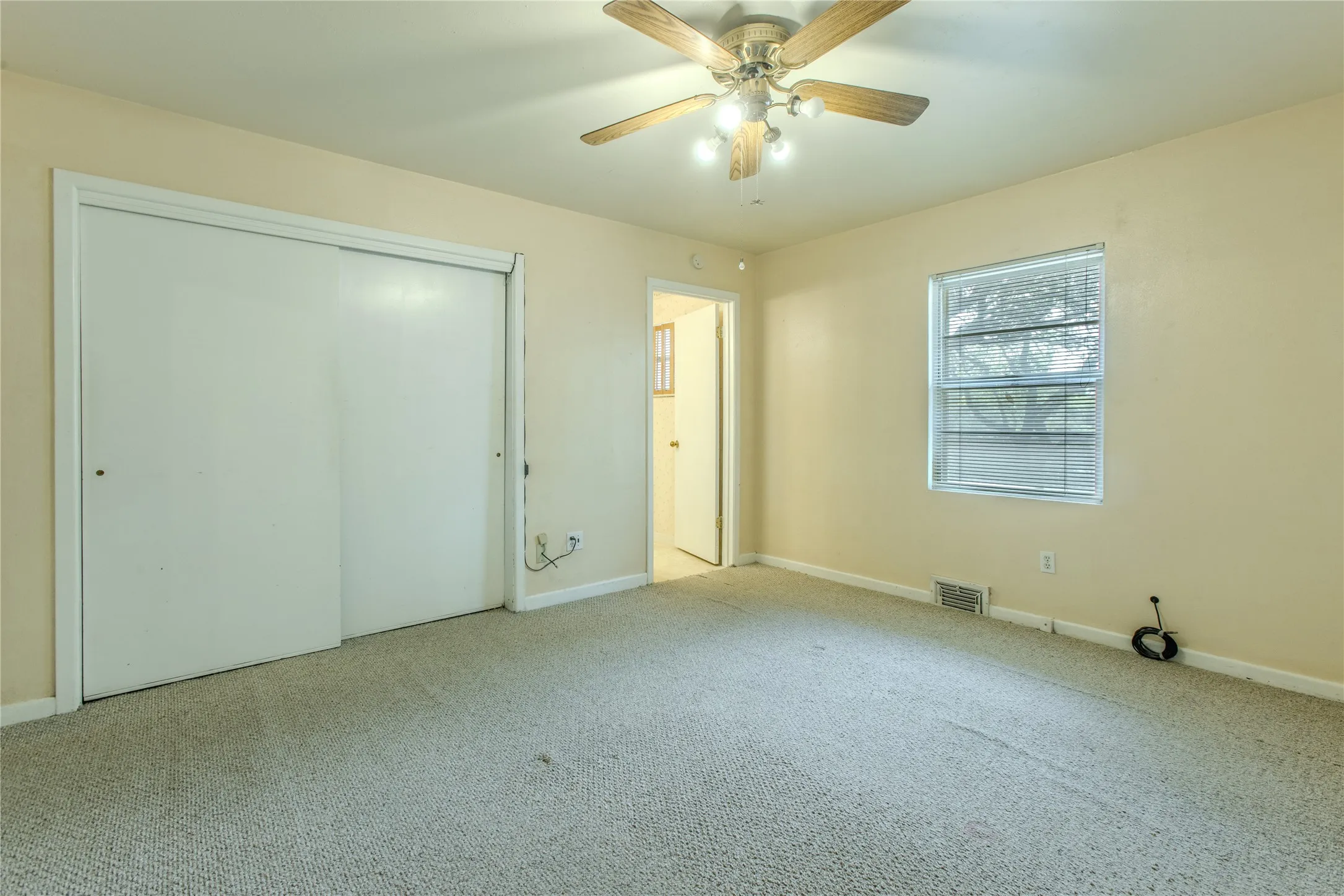 Single Family Residence For Sale in Mc Lennan County , 400 Randle Drive, Woodway, Texas 76712, 3 Bedroom, 2 Bathroom, 2 Garage spaces, 1,677 Sqft, built in 1956, mls#21379847, Real Estate Agent in Woodway, Homes For Sale in Mc Lennan county, Homes For Sale in Woodway, Realtor in Woodway Texas, Real Estate Brokerage Independent Realty Texas, Luminita Cordes Realtor