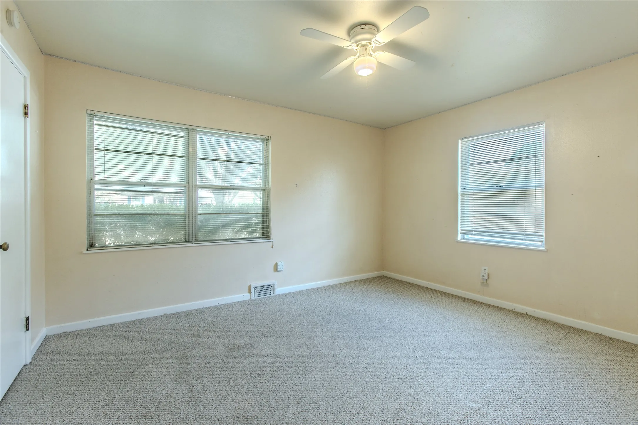 Single Family Residence For Sale in Mc Lennan County , 400 Randle Drive, Woodway, Texas 76712, 3 Bedroom, 2 Bathroom, 2 Garage spaces, 1,677 Sqft, built in 1956, mls#21379847, Real Estate Agent in Woodway, Homes For Sale in Mc Lennan county, Homes For Sale in Woodway, Realtor in Woodway Texas, Real Estate Brokerage Independent Realty Texas, Luminita Cordes Realtor