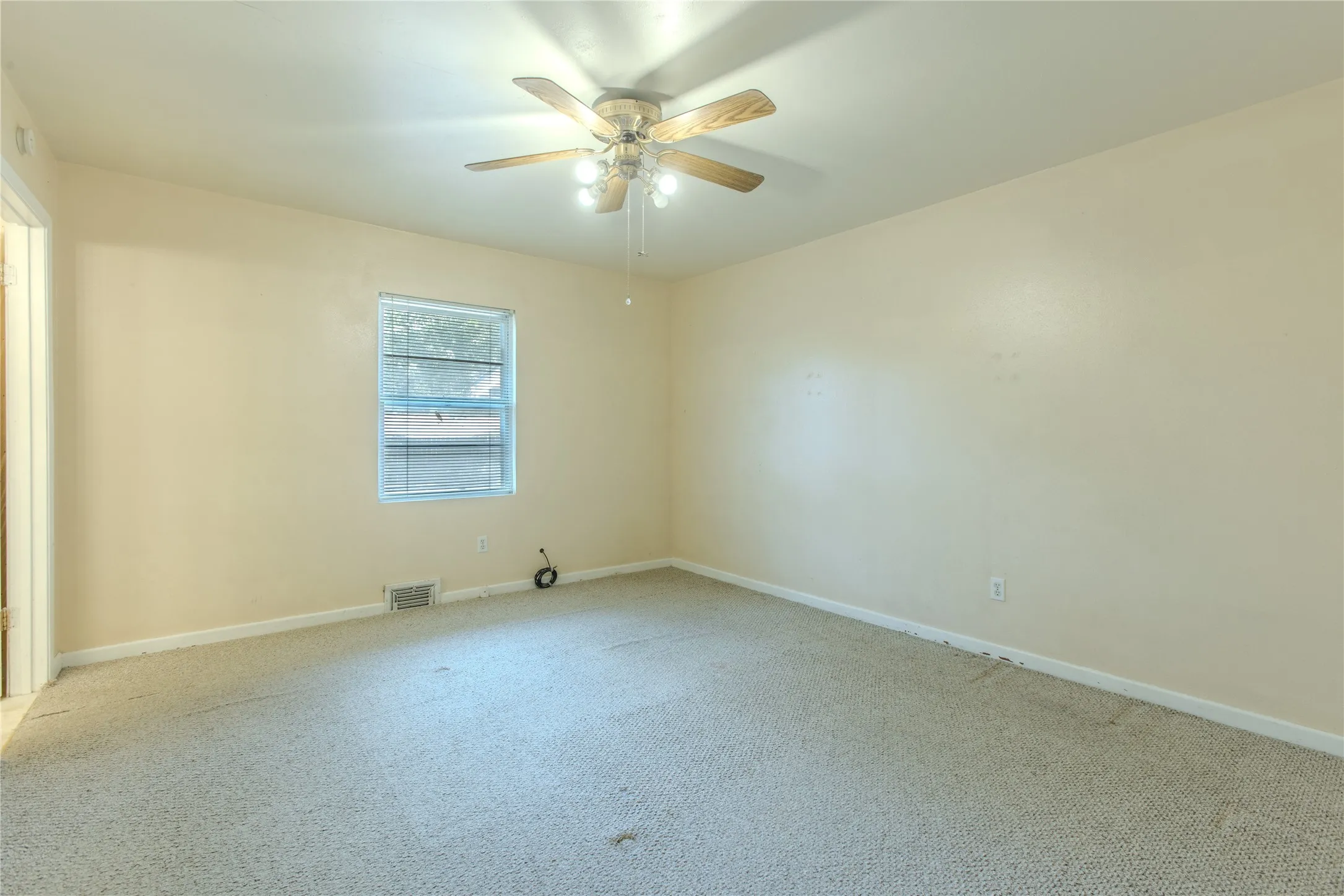 Single Family Residence For Sale in Mc Lennan County , 400 Randle Drive, Woodway, Texas 76712, 3 Bedroom, 2 Bathroom, 2 Garage spaces, 1,677 Sqft, built in 1956, mls#21379847, Real Estate Agent in Woodway, Homes For Sale in Mc Lennan county, Homes For Sale in Woodway, Realtor in Woodway Texas, Real Estate Brokerage Independent Realty Texas, Luminita Cordes Realtor