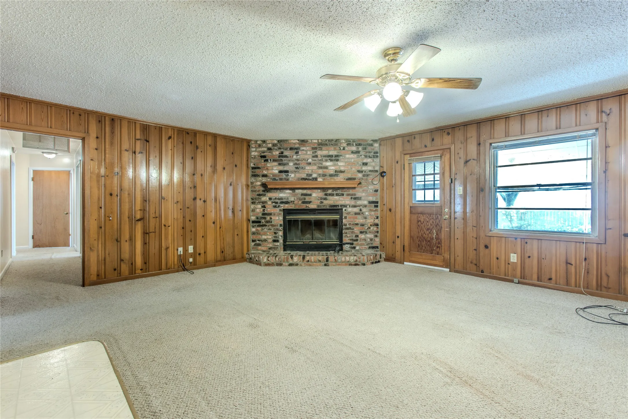 Single Family Residence For Sale in Mc Lennan County , 400 Randle Drive, Woodway, Texas 76712, 3 Bedroom, 2 Bathroom, 2 Garage spaces, 1,677 Sqft, built in 1956, mls#21379847, Real Estate Agent in Woodway, Homes For Sale in Mc Lennan county, Homes For Sale in Woodway, Realtor in Woodway Texas, Real Estate Brokerage Independent Realty Texas, Luminita Cordes Realtor