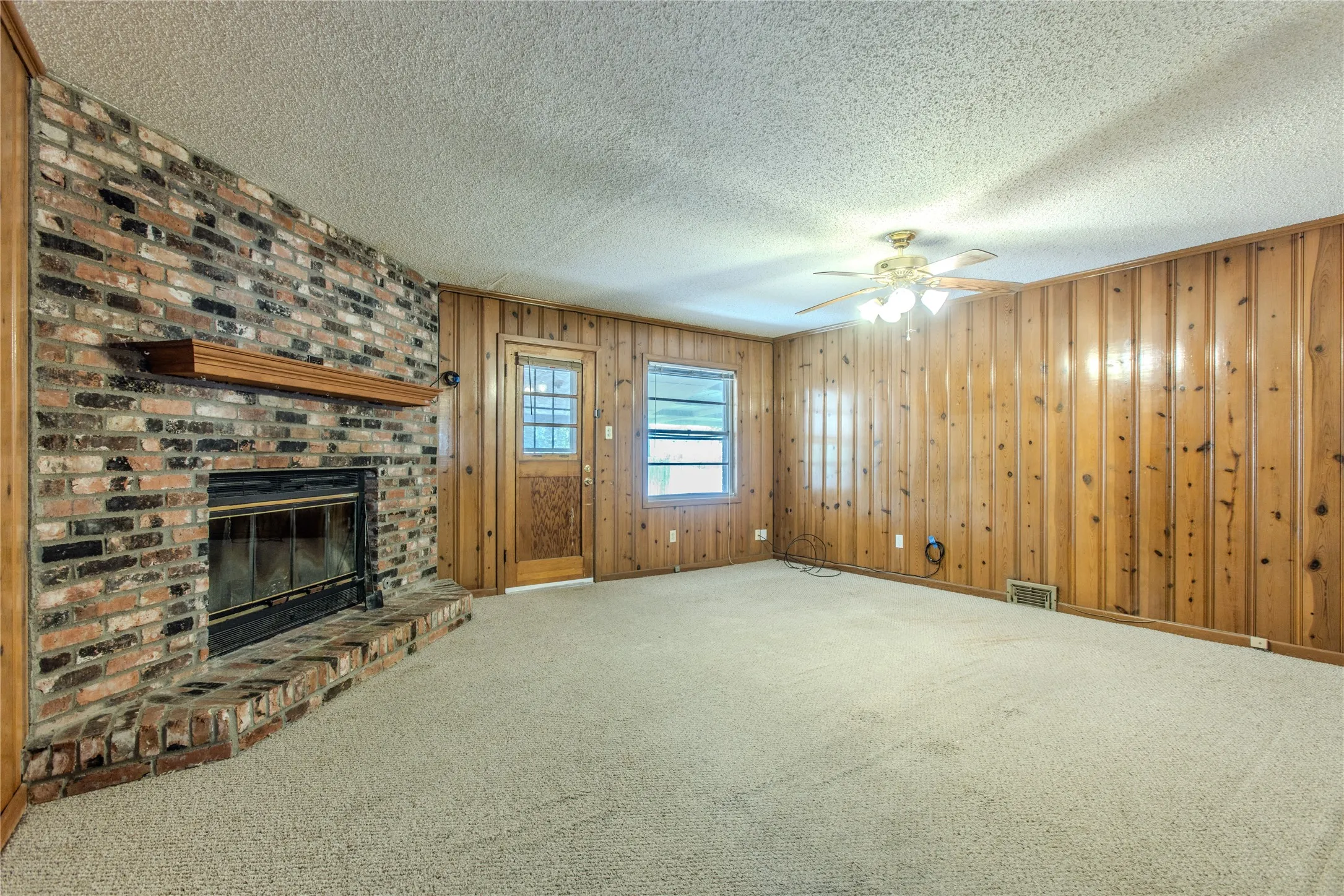 Single Family Residence For Sale in Mc Lennan County , 400 Randle Drive, Woodway, Texas 76712, 3 Bedroom, 2 Bathroom, 2 Garage spaces, 1,677 Sqft, built in 1956, mls#21379847, Real Estate Agent in Woodway, Homes For Sale in Mc Lennan county, Homes For Sale in Woodway, Realtor in Woodway Texas, Real Estate Brokerage Independent Realty Texas, Luminita Cordes Realtor