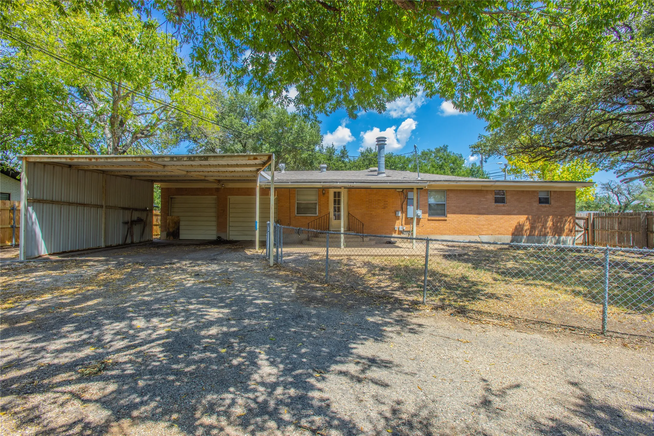 Single Family Residence For Sale in Mc Lennan County , 400 Randle Drive, Woodway, Texas 76712, 3 Bedroom, 2 Bathroom, 2 Garage spaces, 1,677 Sqft, built in 1956, mls#21379847, Real Estate Agent in Woodway, Homes For Sale in Mc Lennan county, Homes For Sale in Woodway, Realtor in Woodway Texas, Real Estate Brokerage Independent Realty Texas, Luminita Cordes Realtor