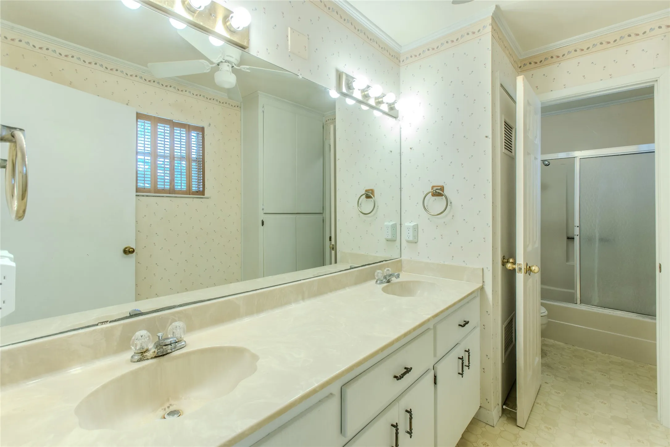 Single Family Residence For Sale in Mc Lennan County , 400 Randle Drive, Woodway, Texas 76712, 3 Bedroom, 2 Bathroom, 2 Garage spaces, 1,677 Sqft, built in 1956, mls#21379847, Real Estate Agent in Woodway, Homes For Sale in Mc Lennan county, Homes For Sale in Woodway, Realtor in Woodway Texas, Real Estate Brokerage Independent Realty Texas, Luminita Cordes Realtor
