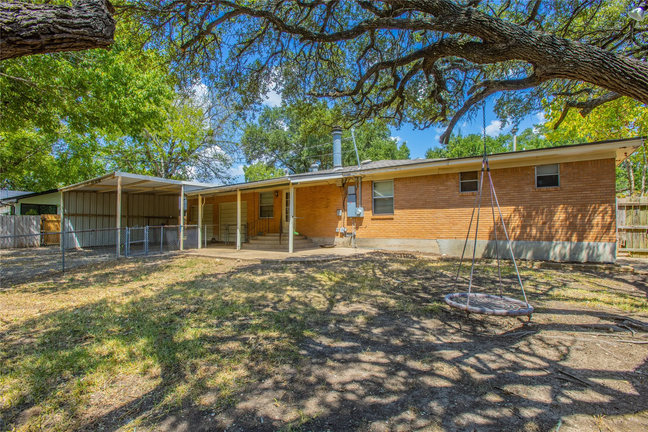 Single Family Residence For Sale in Mc Lennan County , 400 Randle Drive, Woodway, Texas 76712, 3 Bedroom, 2 Bathroom, 2 Garage spaces, 1,677 Sqft, built in 1956, mls#21379847, Real Estate Agent in Woodway, Homes For Sale in Mc Lennan county, Homes For Sale in Woodway, Realtor in Woodway Texas, Real Estate Brokerage Independent Realty Texas, Luminita Cordes Realtor