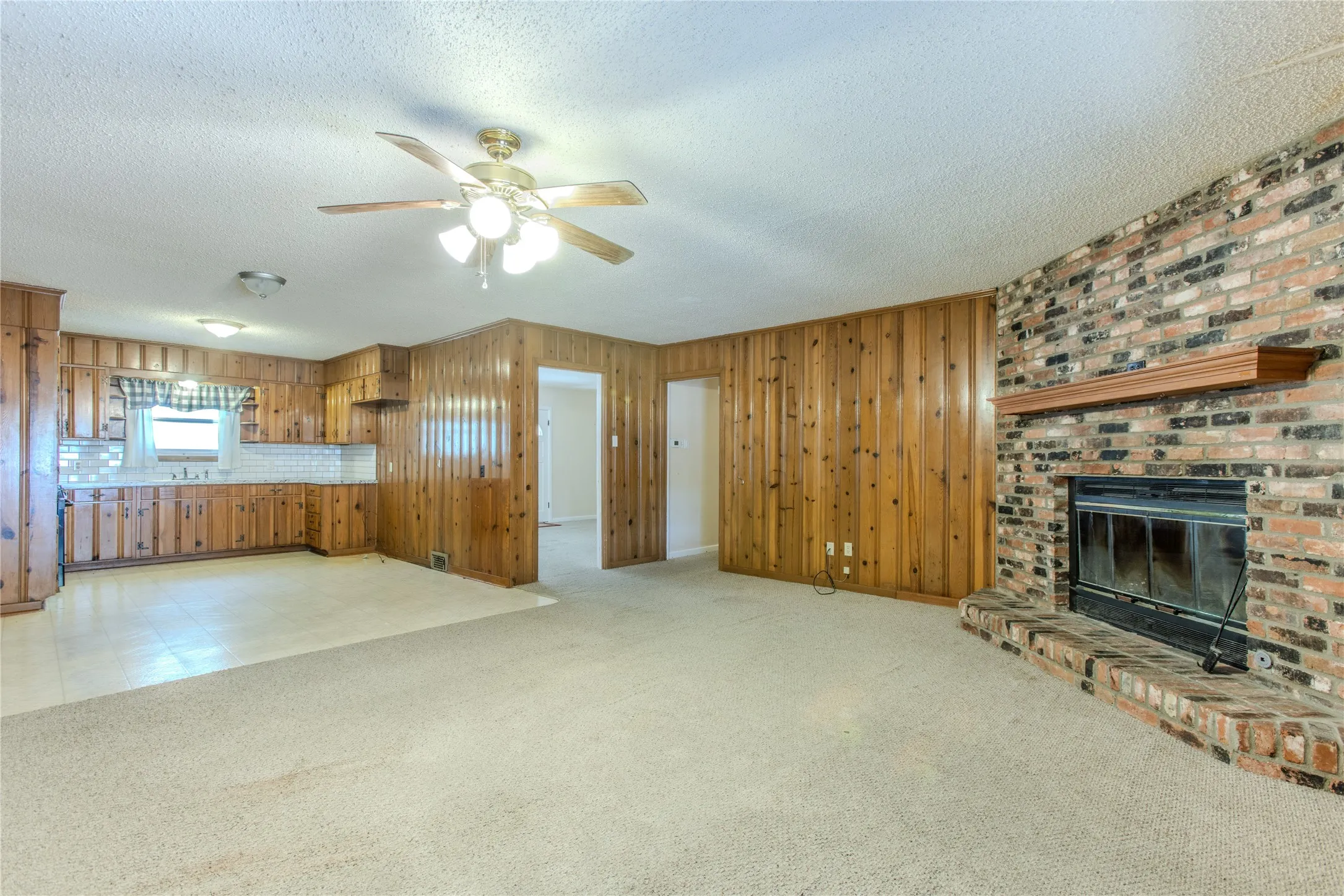 Single Family Residence For Sale in Mc Lennan County , 400 Randle Drive, Woodway, Texas 76712, 3 Bedroom, 2 Bathroom, 2 Garage spaces, 1,677 Sqft, built in 1956, mls#21379847, Real Estate Agent in Woodway, Homes For Sale in Mc Lennan county, Homes For Sale in Woodway, Realtor in Woodway Texas, Real Estate Brokerage Independent Realty Texas, Luminita Cordes Realtor