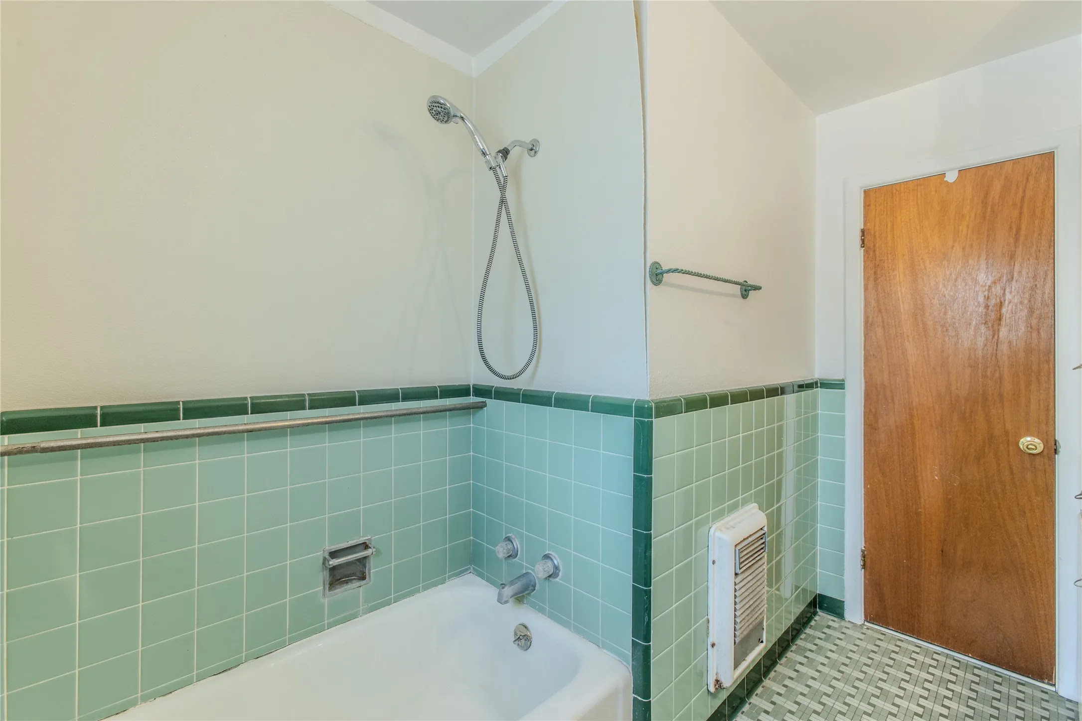Single Family Residence For Sale in Mc Lennan County , 400 Randle Drive, Woodway, Texas 76712, 3 Bedroom, 2 Bathroom, 2 Garage spaces, 1,677 Sqft, built in 1956, mls#21379847, Real Estate Agent in Woodway, Homes For Sale in Mc Lennan county, Homes For Sale in Woodway, Realtor in Woodway Texas, Real Estate Brokerage Independent Realty Texas, Luminita Cordes Realtor