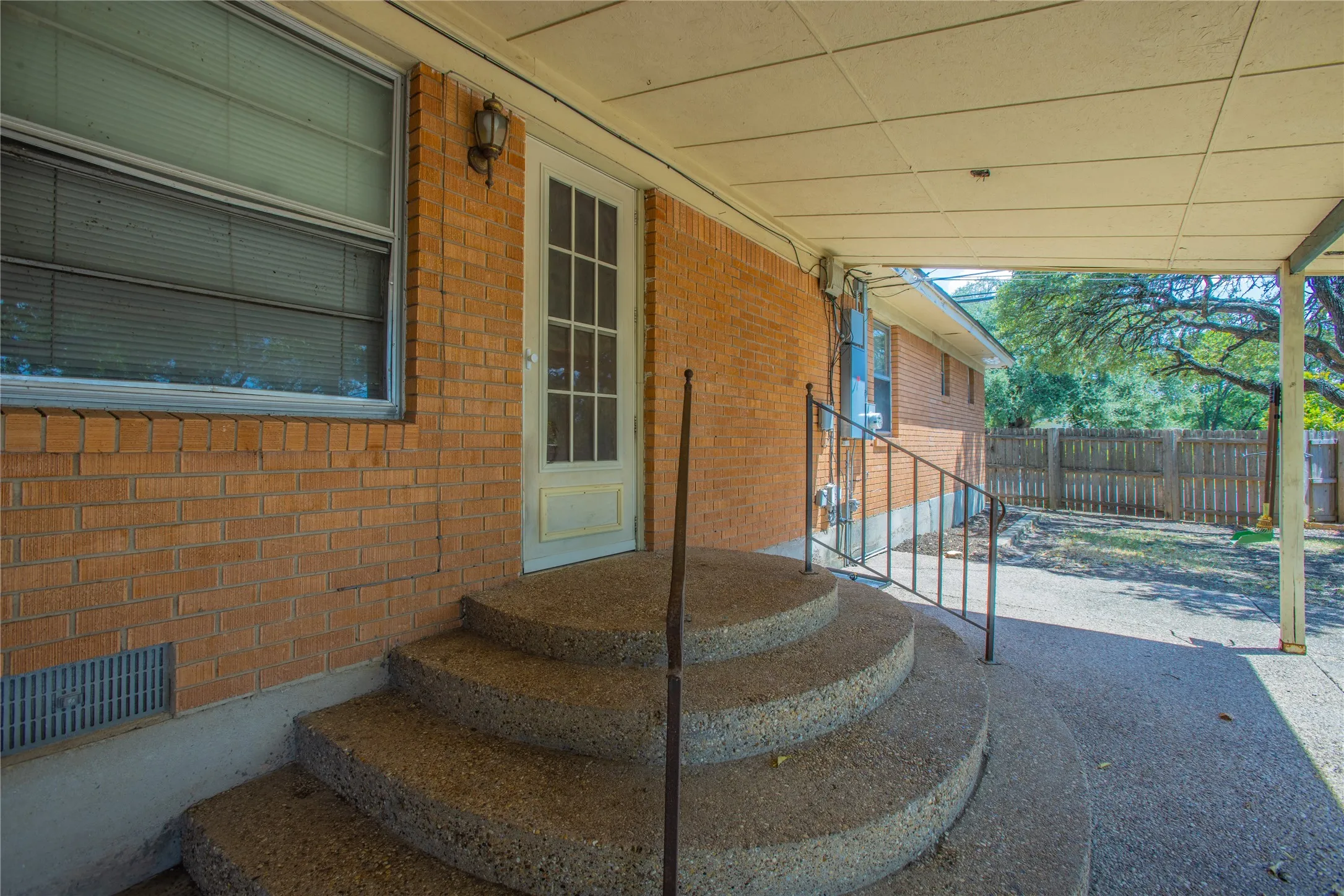 Single Family Residence For Sale in Mc Lennan County , 400 Randle Drive, Woodway, Texas 76712, 3 Bedroom, 2 Bathroom, 2 Garage spaces, 1,677 Sqft, built in 1956, mls#21379847, Real Estate Agent in Woodway, Homes For Sale in Mc Lennan county, Homes For Sale in Woodway, Realtor in Woodway Texas, Real Estate Brokerage Independent Realty Texas, Luminita Cordes Realtor