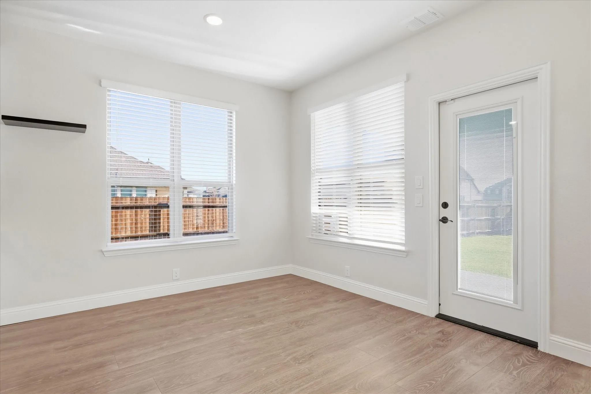 Single Family Residence For Rent in Denton County , 229 Clairmont Drive, Ponder, Texas 76259, 5 Bedroom, 4 Bathroom, 2 Garage spaces, 3,274 Sqft, built in 2023, mls#21379357, Real Estate Agent in Ponder, Homes For Rent in Denton county, Homes For Rent in Ponder, Realtor in Ponder Texas, Real Estate Brokerage Independent Realty Texas, Luminita Cordes Realtor