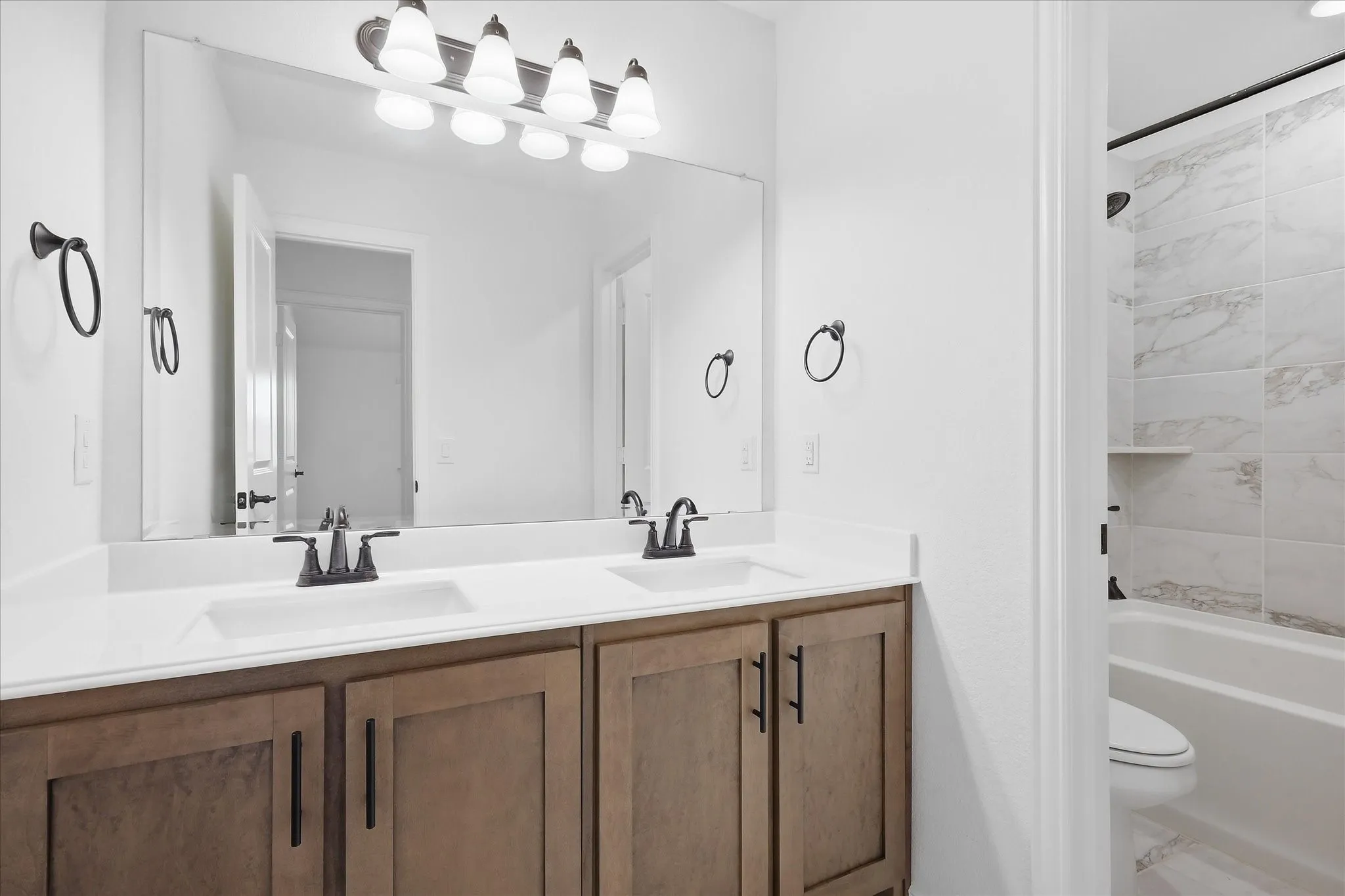 Single Family Residence For Rent in Denton County , 229 Clairmont Drive, Ponder, Texas 76259, 5 Bedroom, 4 Bathroom, 2 Garage spaces, 3,274 Sqft, built in 2023, mls#21379357, Real Estate Agent in Ponder, Homes For Rent in Denton county, Homes For Rent in Ponder, Realtor in Ponder Texas, Real Estate Brokerage Independent Realty Texas, Luminita Cordes Realtor